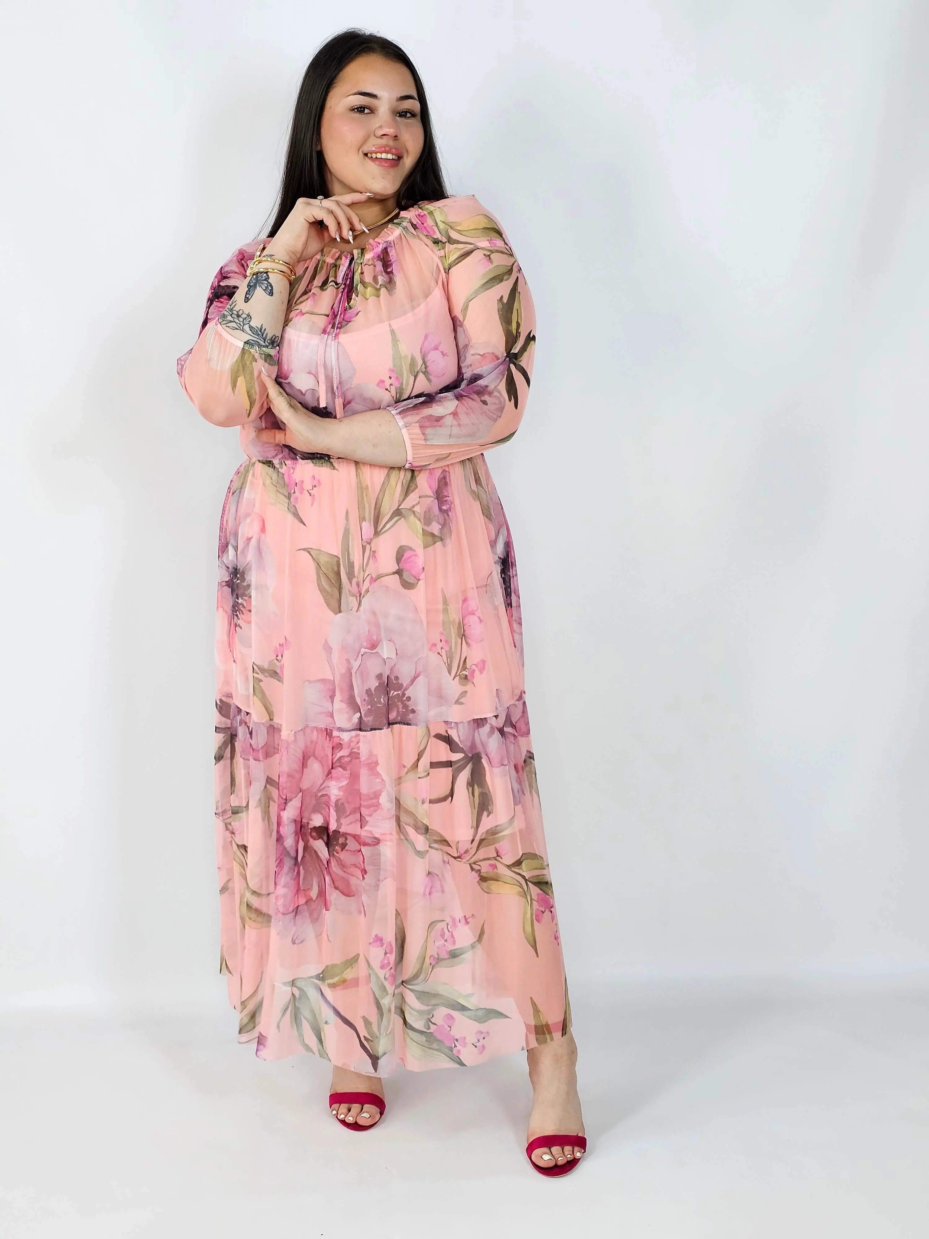 Sukienka plus size – zwiewna, elegancka i wygodna sukienka XXL na każdą okazję Stylowa XL