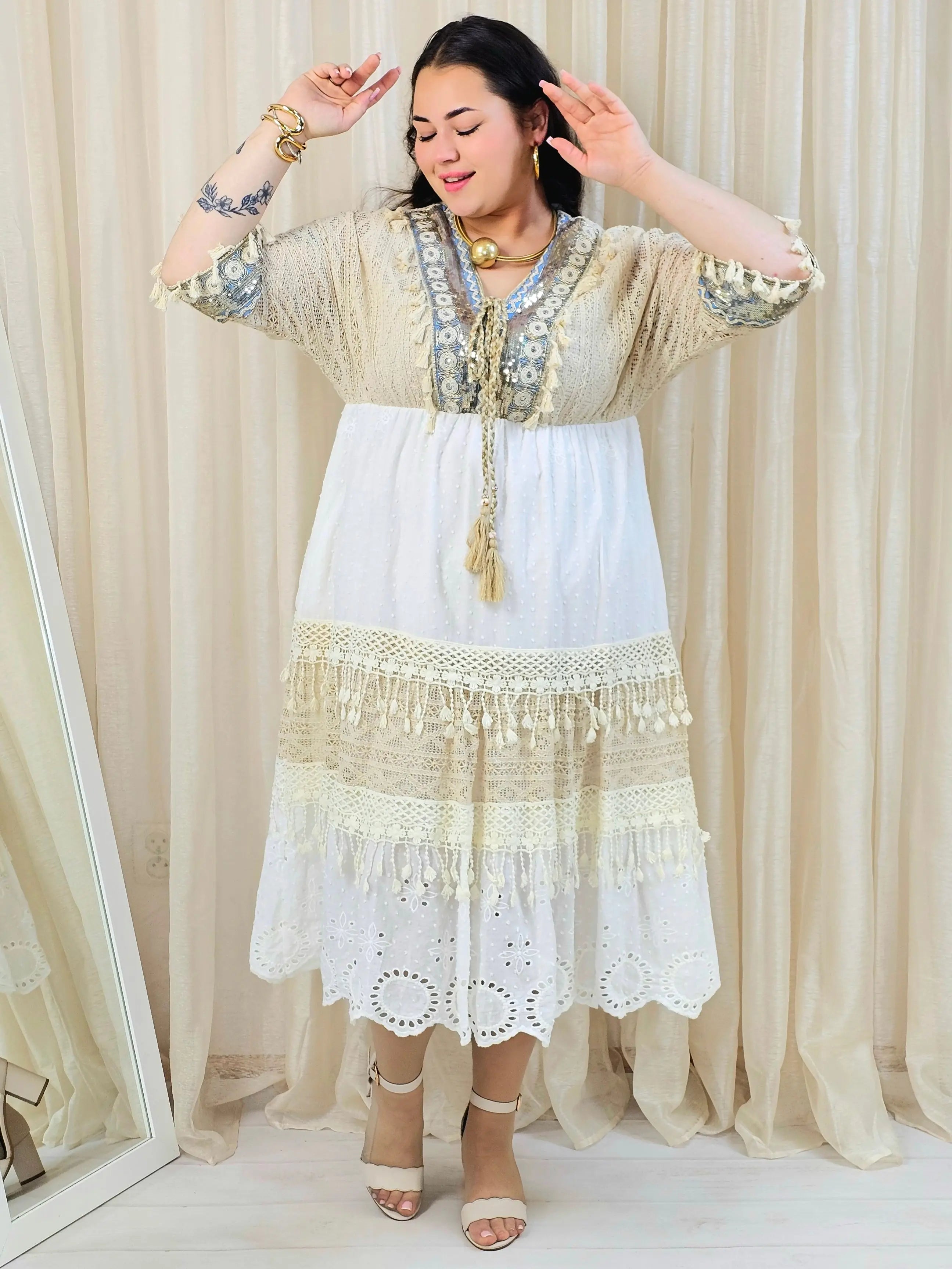 Sukienka plus size boho z koronką i haftem Stylowa XL