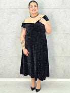 Sukienka plus size cekinowa z eleganckim drapowaniem – model XXL na wyjątkowe okazje Stylowa XL