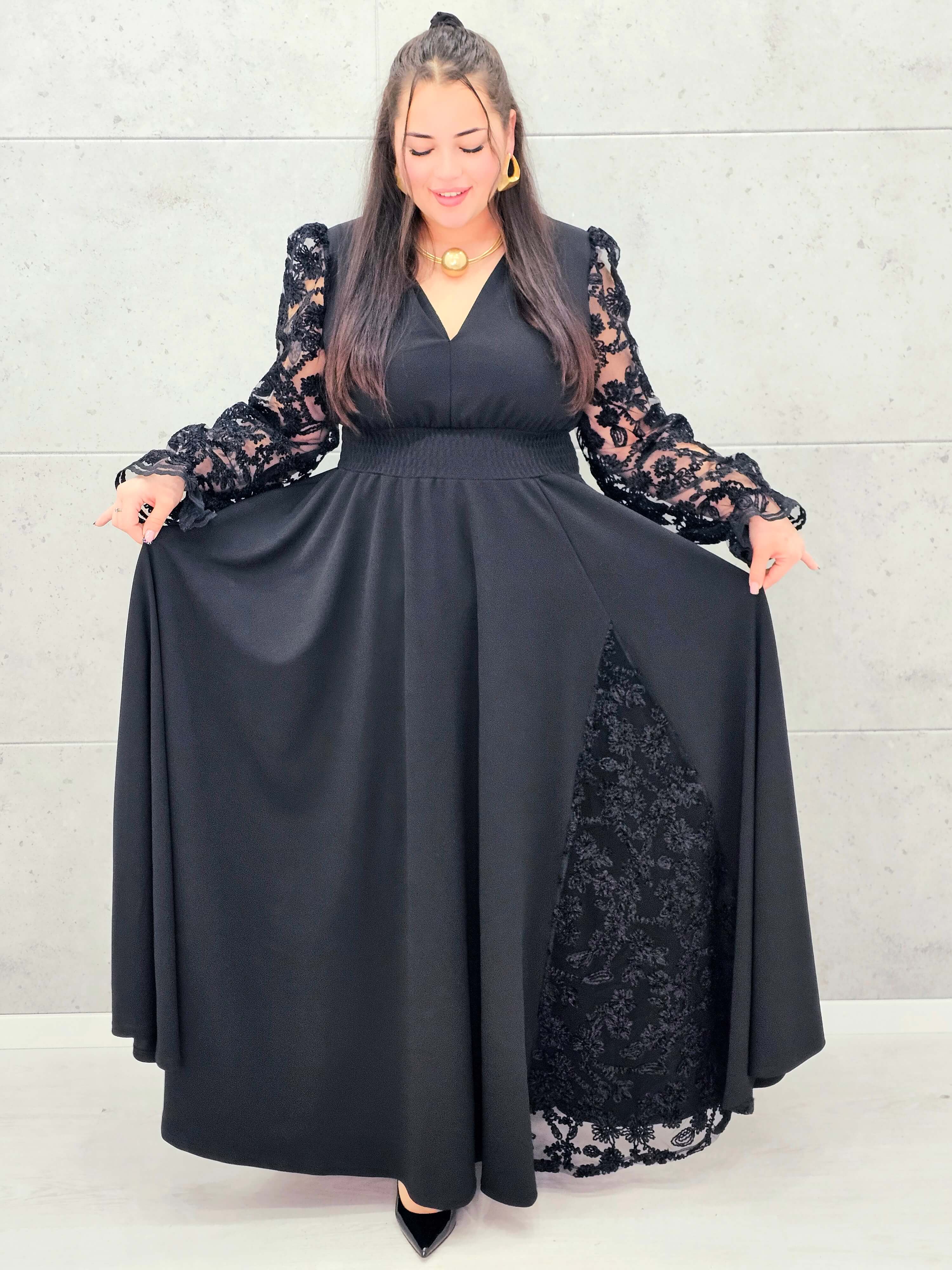 Sukienka plus size czarna elegancka z koronkowymi rękawami i głębokim dekoltem – wyjątkowa moda XXL Stylowa XL