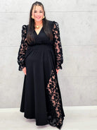 Sukienka plus size czarna elegancka z koronkowymi rękawami i głębokim dekoltem – wyjątkowa moda XXL Stylowa XL