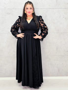 Sukienka plus size czarna elegancka z koronkowymi rękawami i głębokim dekoltem – wyjątkowa moda XXL Stylowa XL