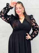 Sukienka plus size czarna elegancka z koronkowymi rękawami i głębokim dekoltem – wyjątkowa moda XXL Stylowa XL