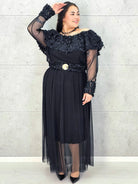 Sukienka plus size czarna elegancka z kwiatową aplikacją 3D – wyjątkowa moda XXL Stylowa XL