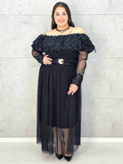 Sukienka plus size czarna elegancka z kwiatową aplikacją 3D – wyjątkowa moda XXL Stylowa XL