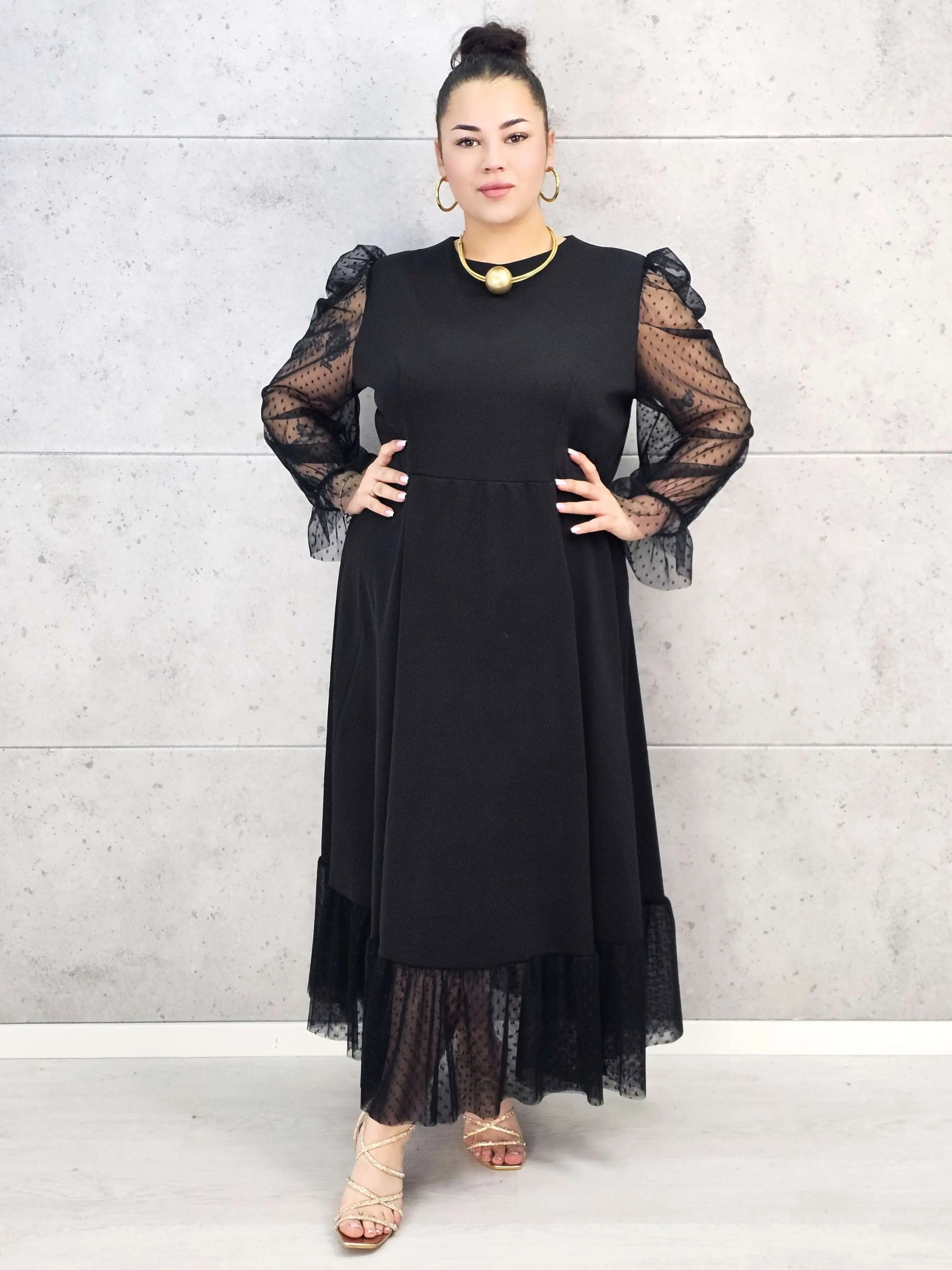 Sukienka plus size czarna maxi z transparentnymi rękawami – elegancja i lekkość Stylowa XL