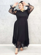 Sukienka plus size czarna maxi z transparentnymi rękawami – elegancja i lekkość Stylowa XL
