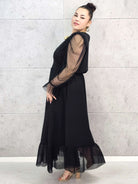 Sukienka plus size czarna maxi z transparentnymi rękawami – elegancja i lekkość Stylowa XL