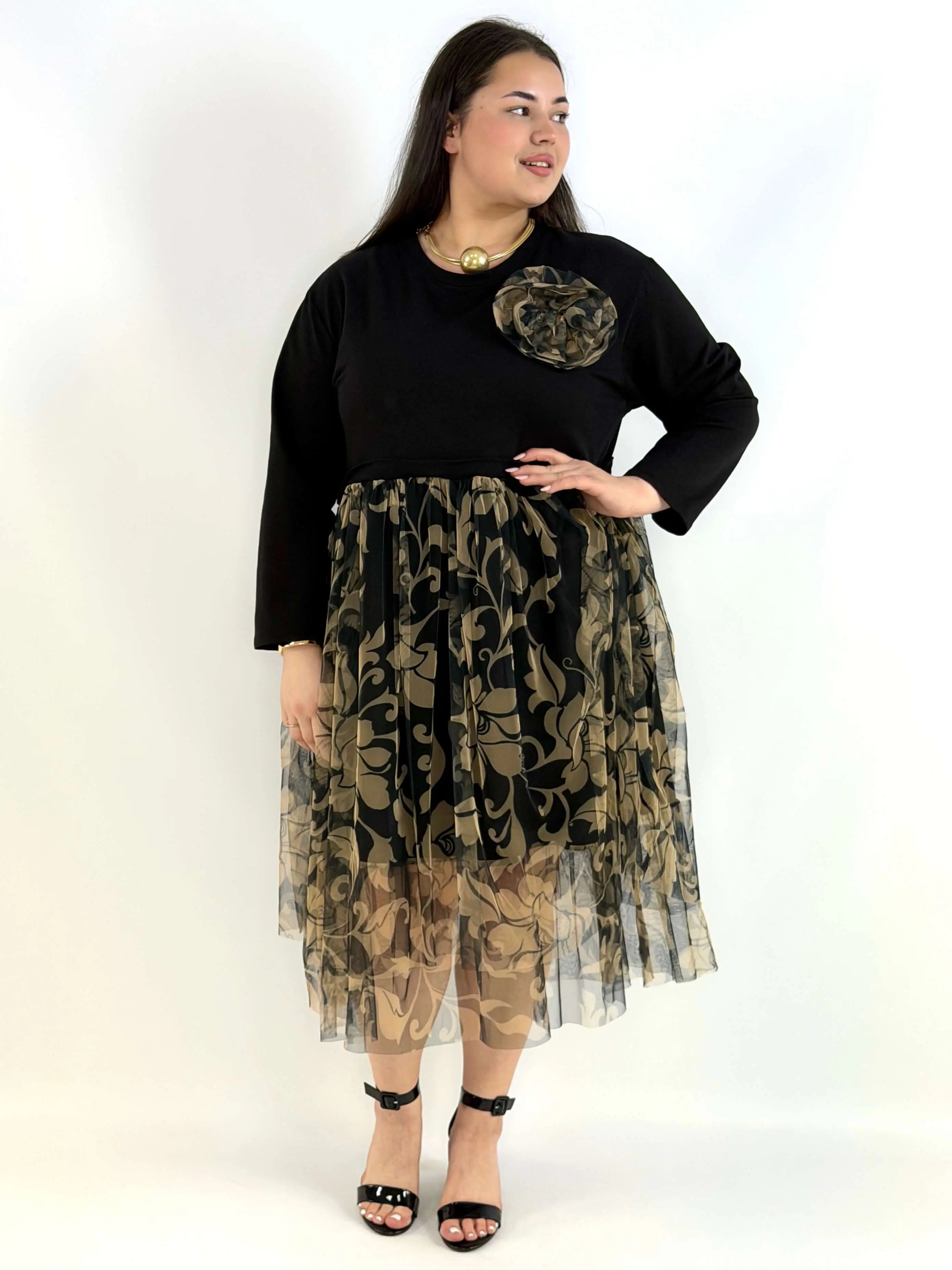 Sukienka plus size czarno-beżowa – elegancka sukienka XXL z tiulem Stylowa XL