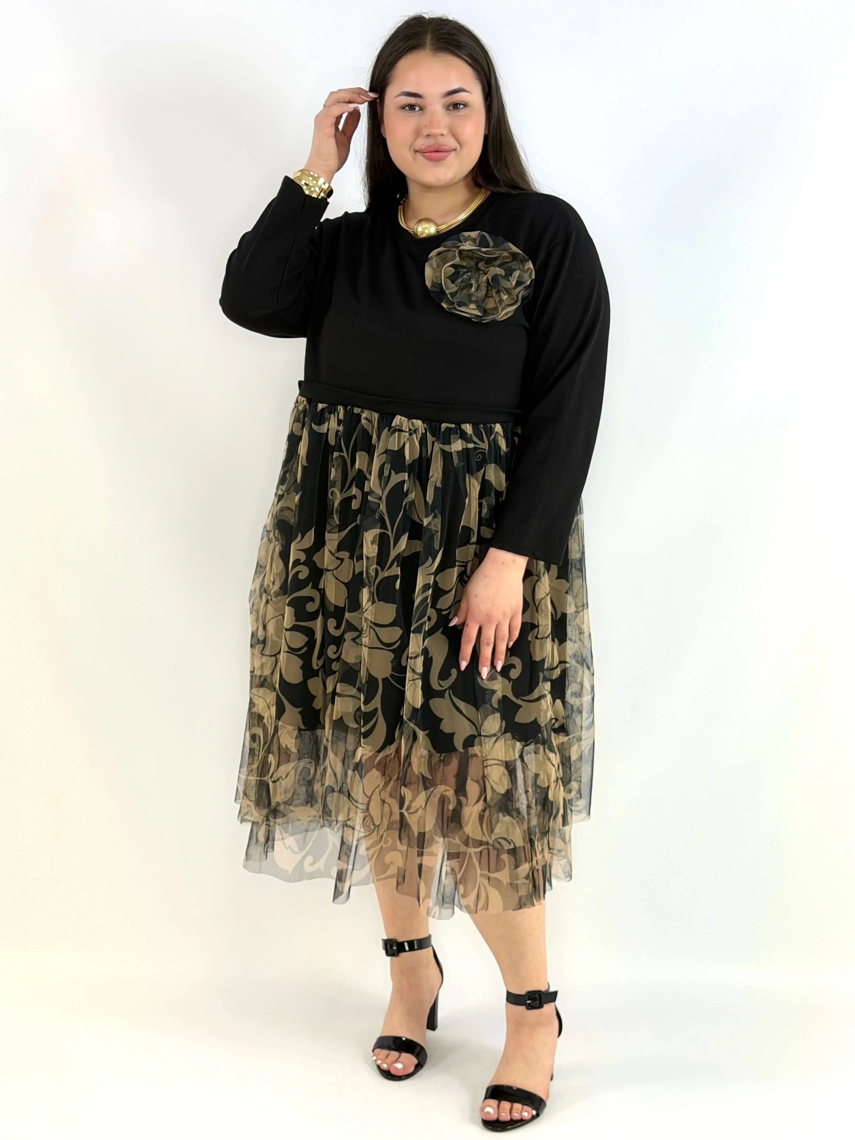 Sukienka plus size czarno-beżowa – elegancka sukienka XXL z tiulem Stylowa XL