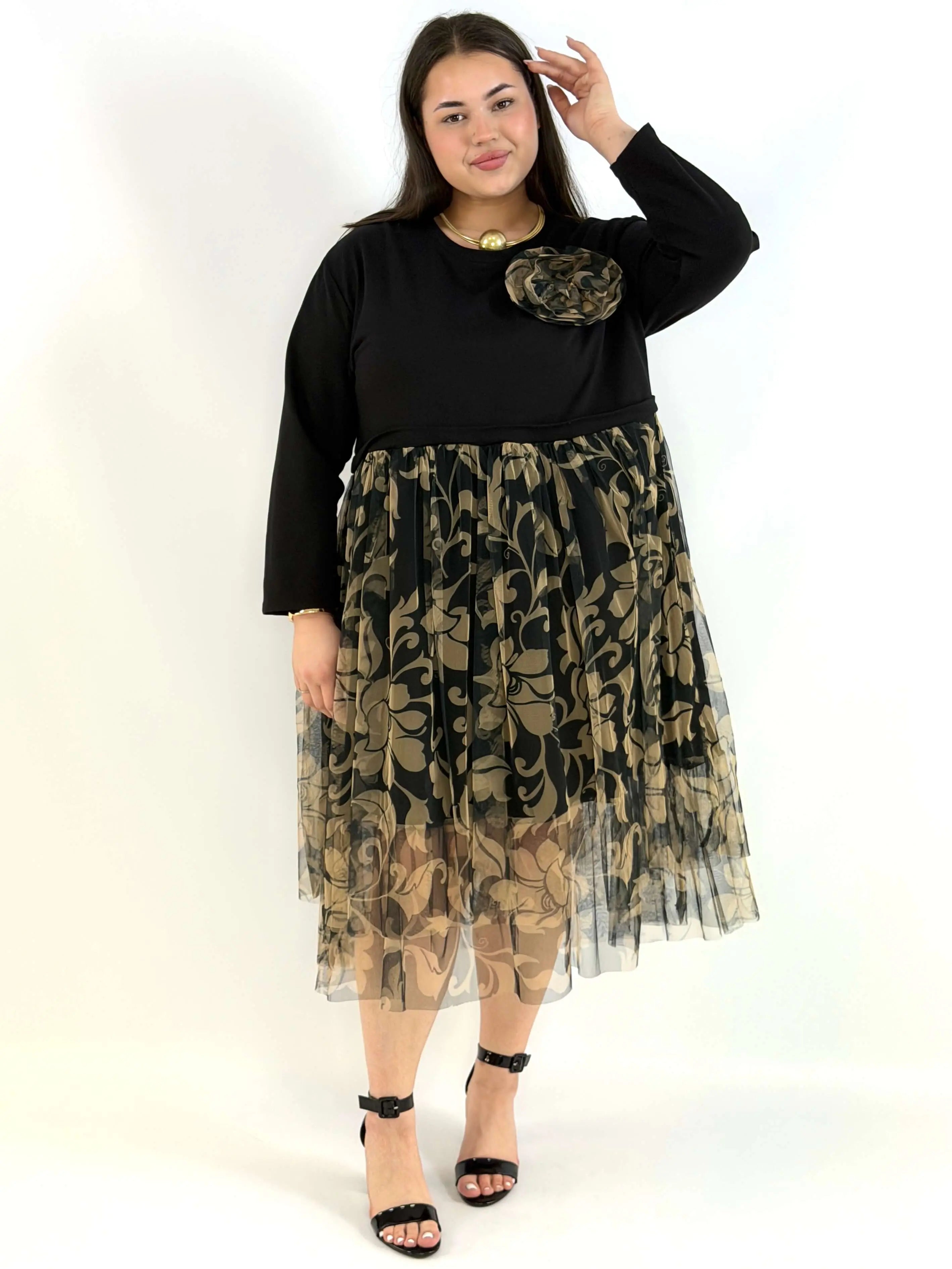 Sukienka plus size czarno-beżowa – elegancka sukienka XXL z tiulem Stylowa XL