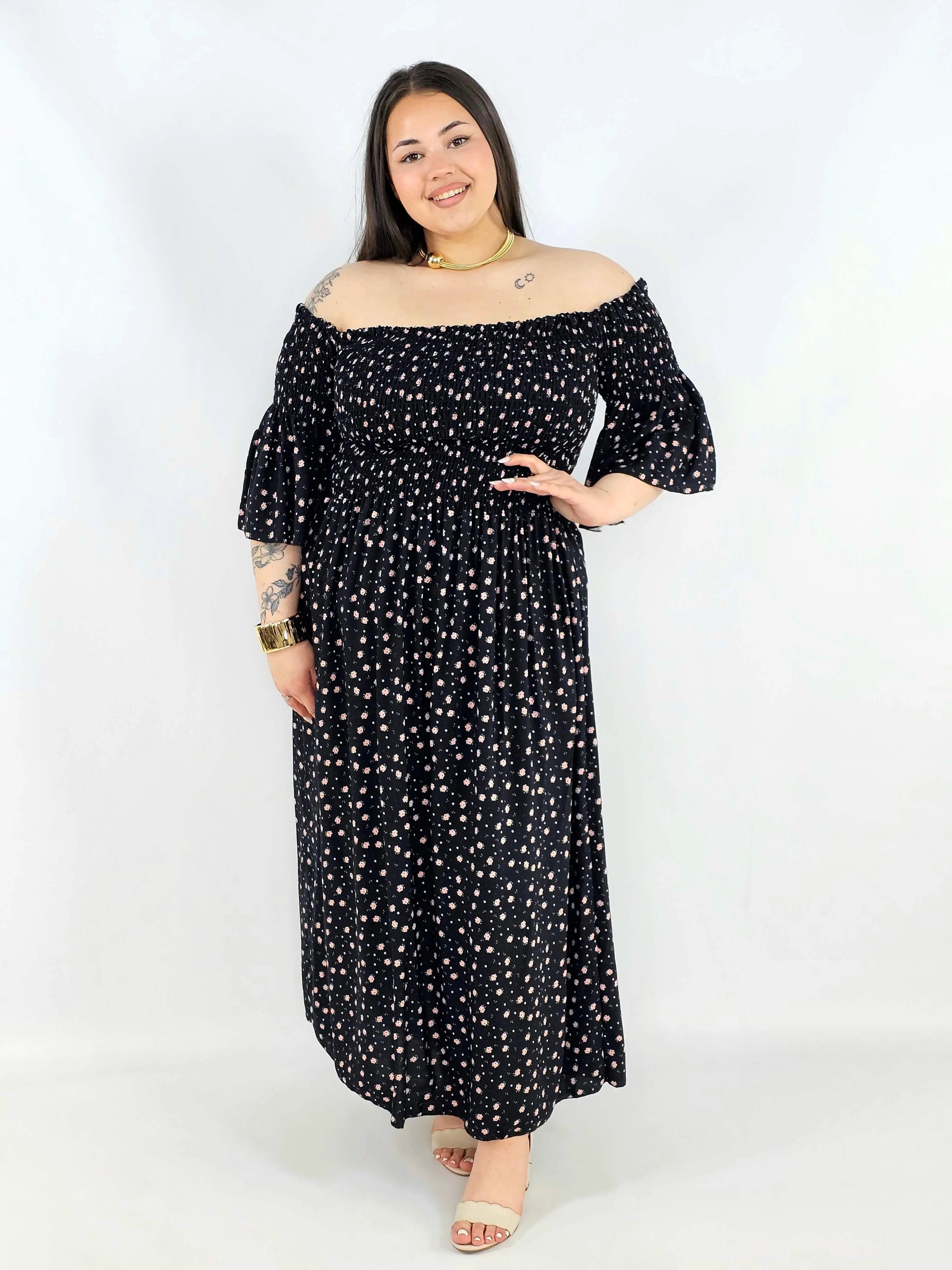 Sukienka plus size hiszpanka czarna w drobne kwiaty XXL – elegancja na komunię i wesele Stylowa XL