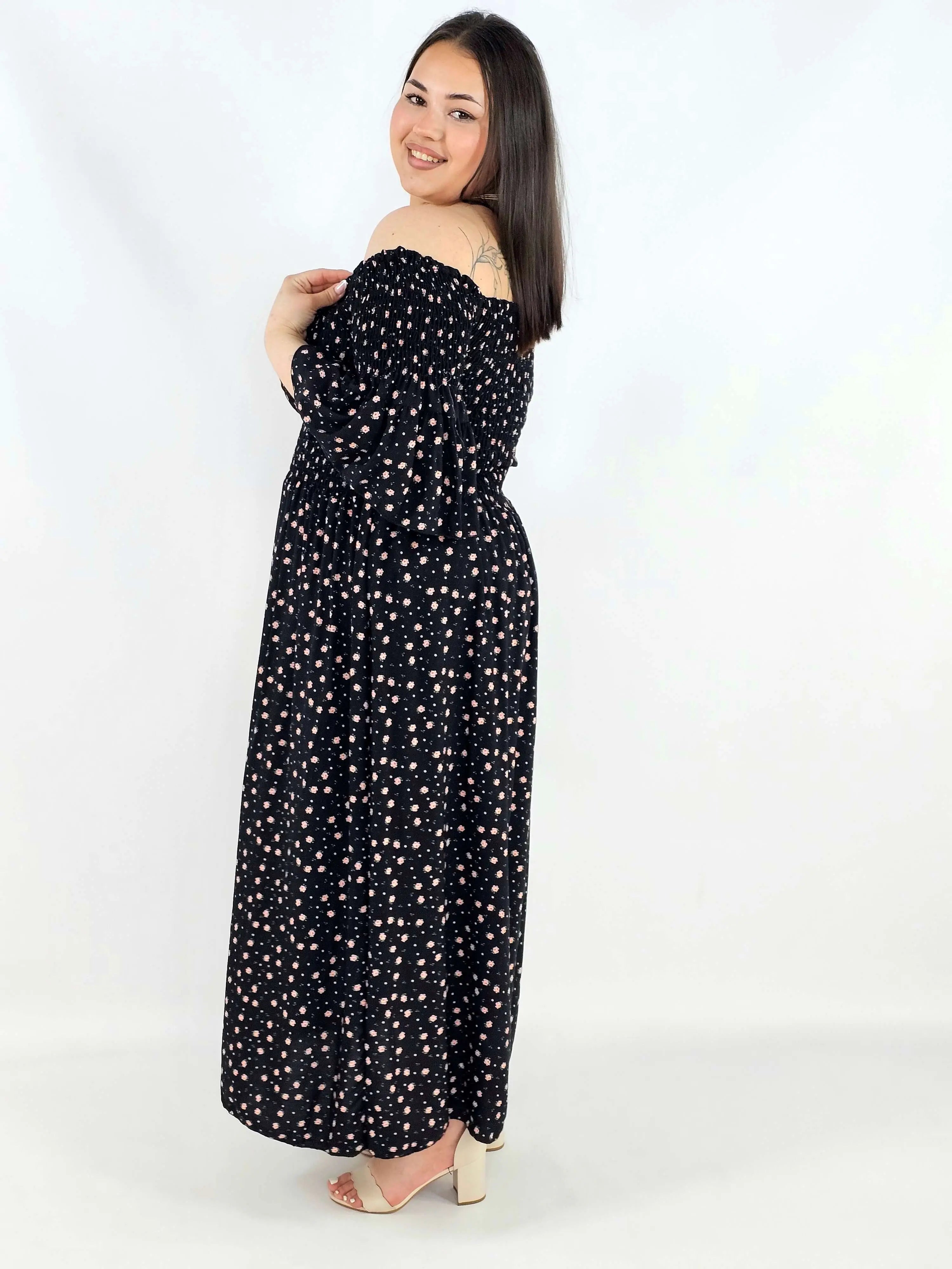 Sukienka plus size hiszpanka czarna w drobne kwiaty XXL – elegancja na komunię i wesele Stylowa XL