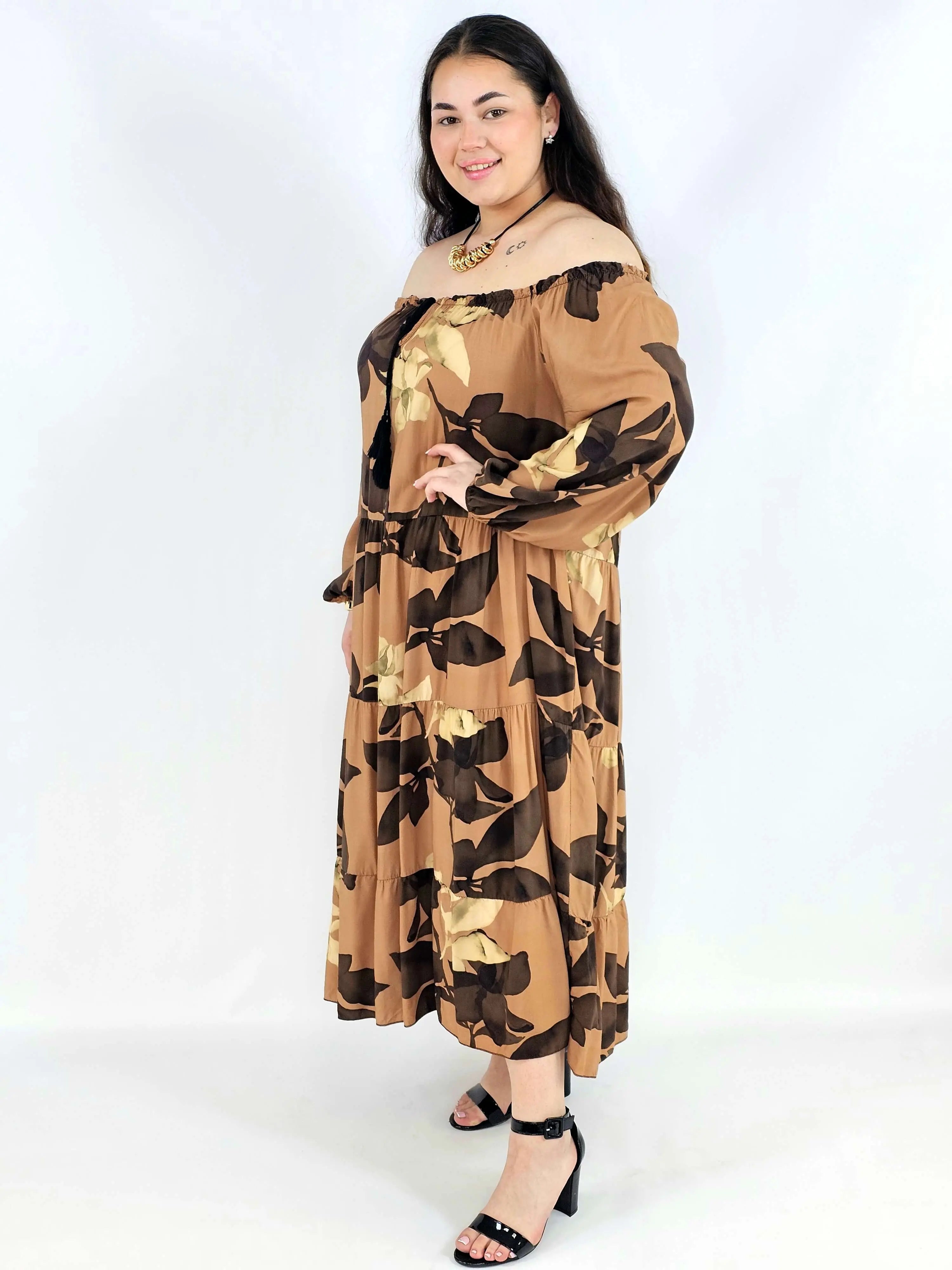 Sukienka plus size hiszpanka maxi – brązowa sukienka XXL w kwiaty Stylowa XL