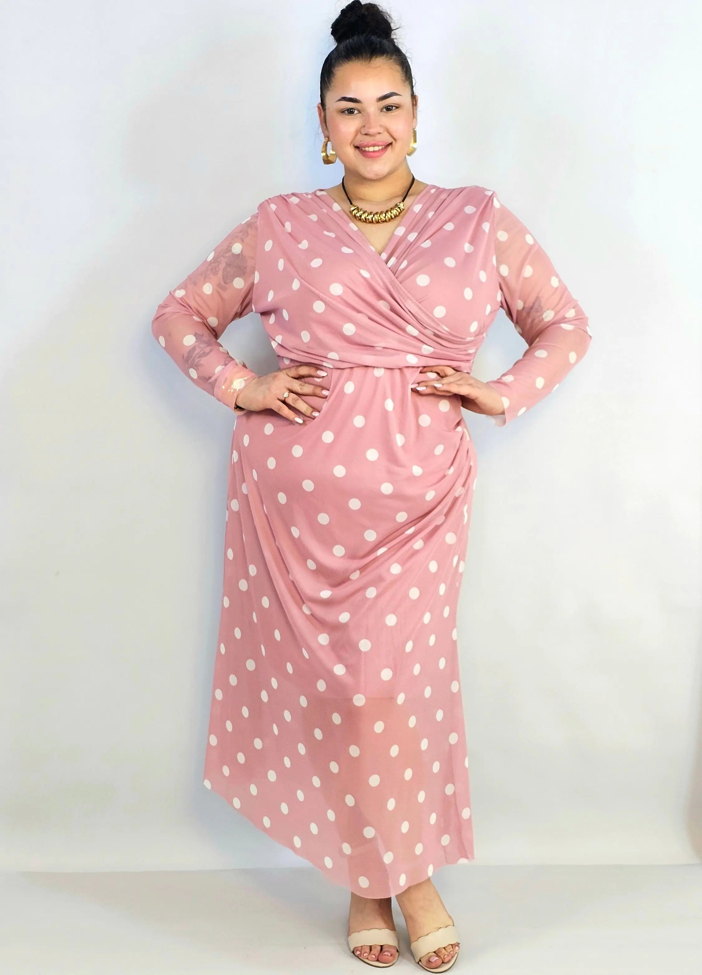 Sukienka plus size kopertowa w grochy – elegancka midi z marszczeniem Stylowa XL
