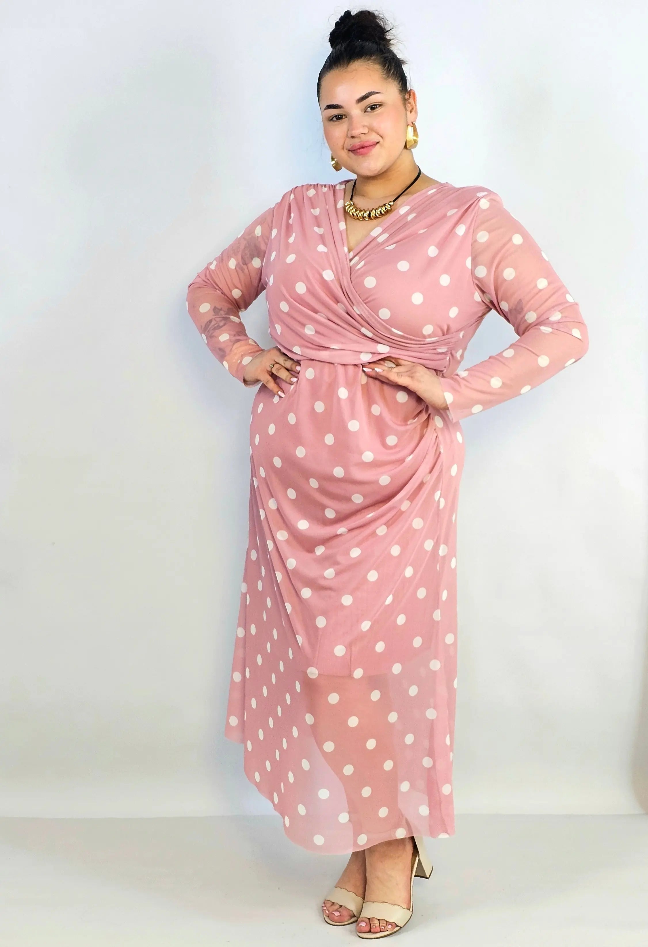 Sukienka plus size kopertowa w grochy – elegancka midi z marszczeniem Stylowa XL