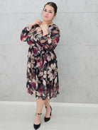 Sukienka plus size kopertowa w kwiaty – elegancka i zwiewna stylizacja XXL Stylowa XL