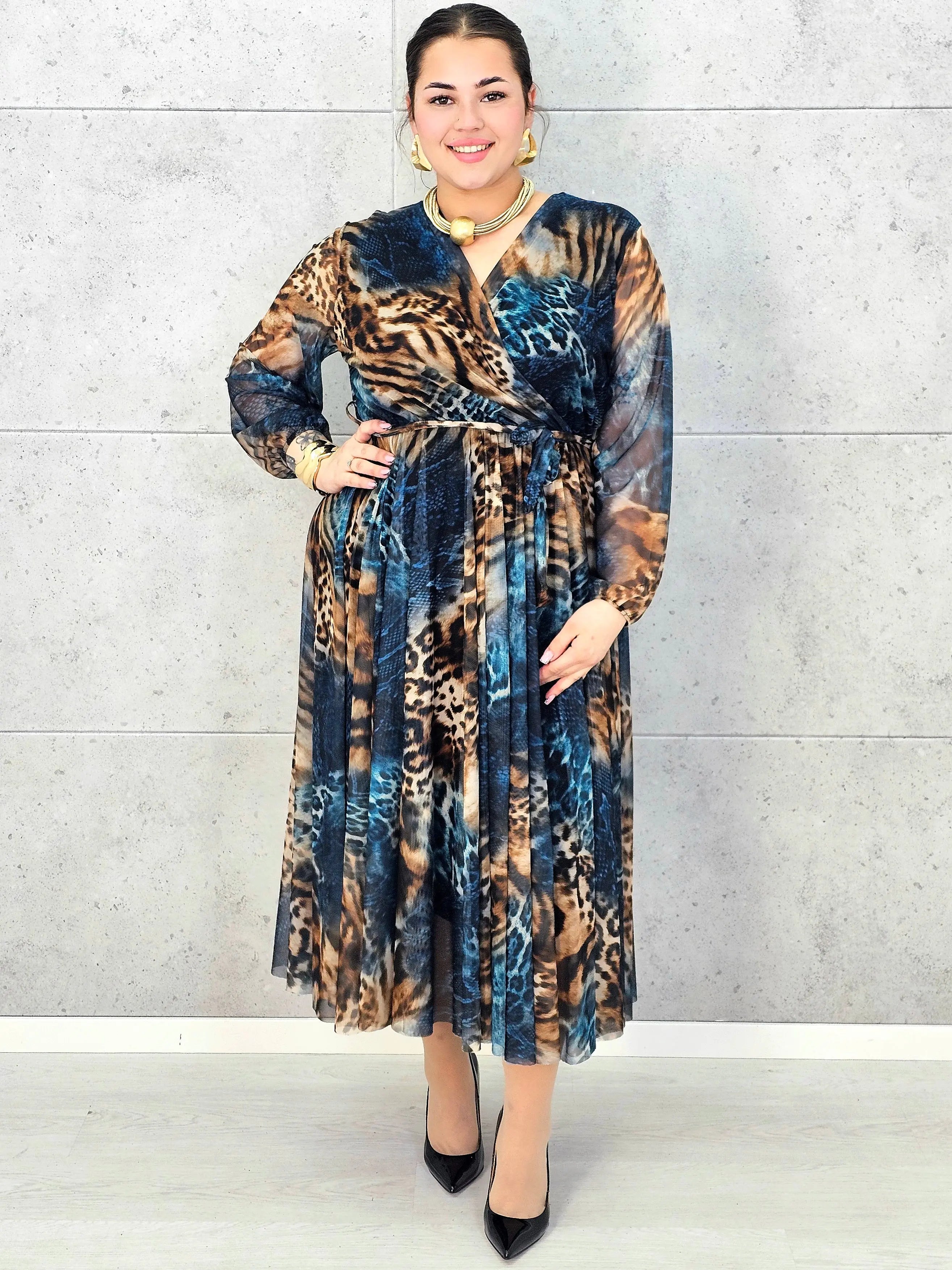 Sukienka plus size kopertowa w panterkowy wzór – elegancja i lekkość Stylowa XL