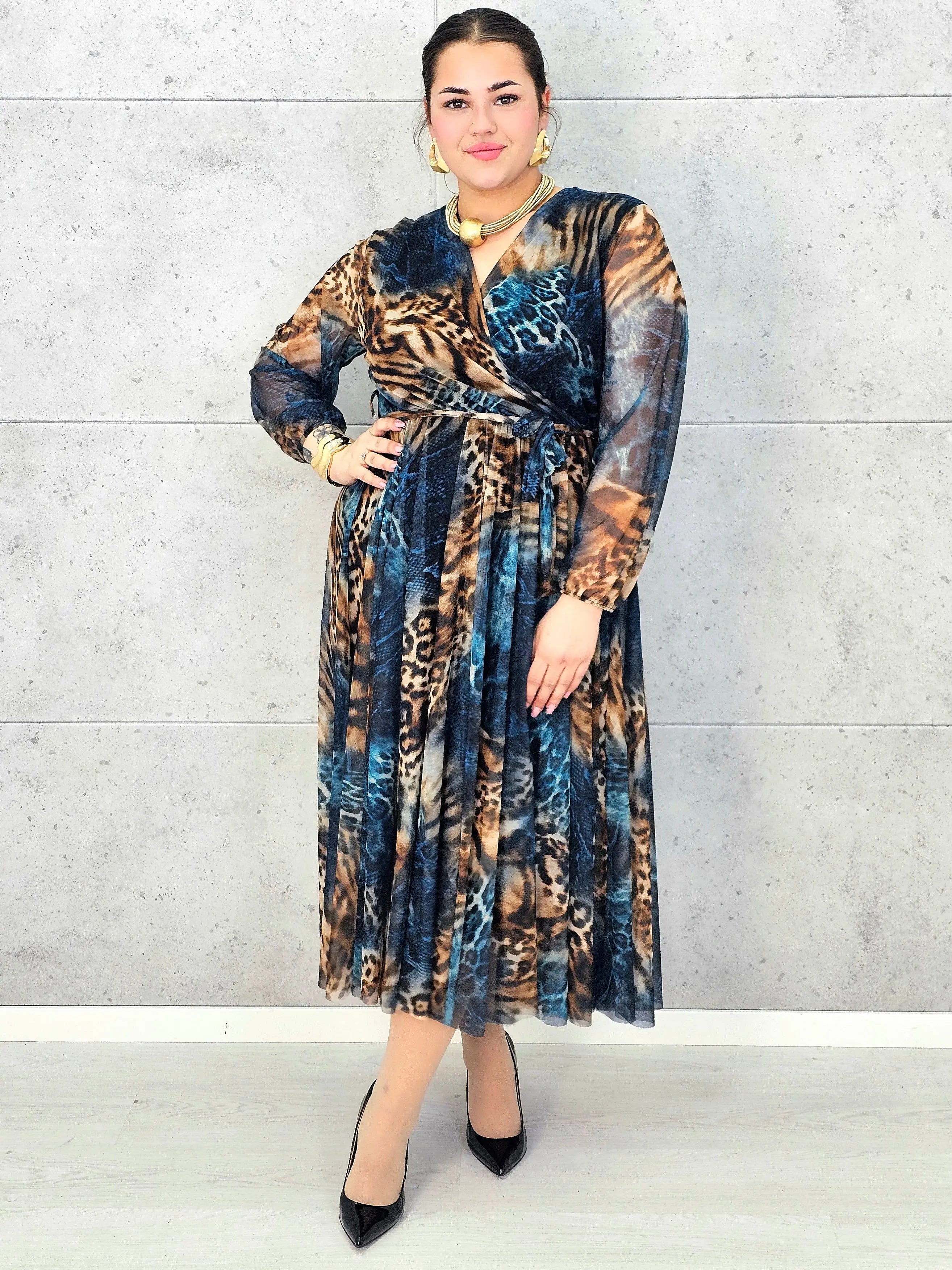 Sukienka plus size kopertowa w panterkowy wzór – elegancja i lekkość Stylowa XL