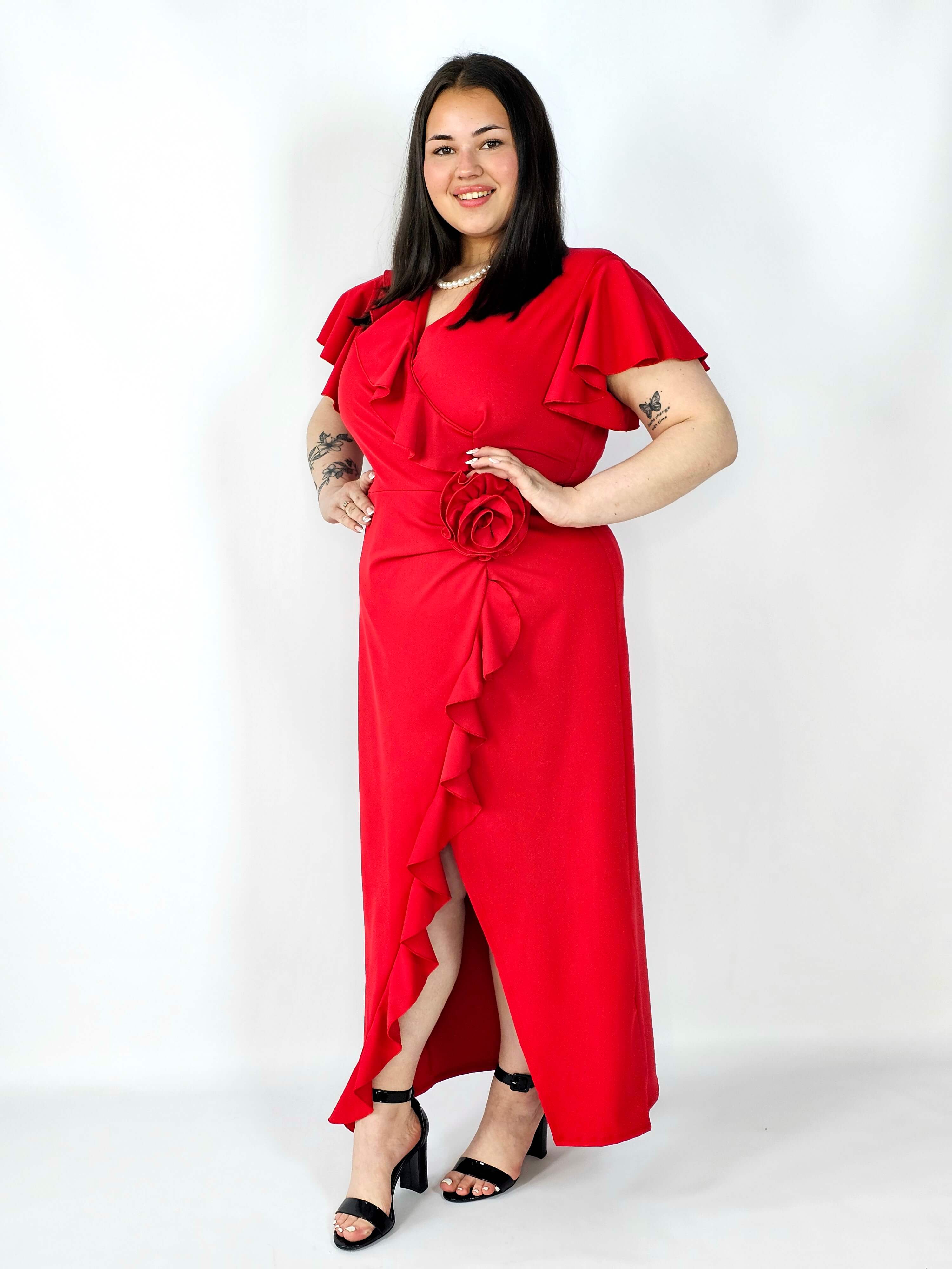 Sukienka plus size kopertowa z falbaną i ozdobnym kwiatem – elegancja w wersji XXL Stylowa XL