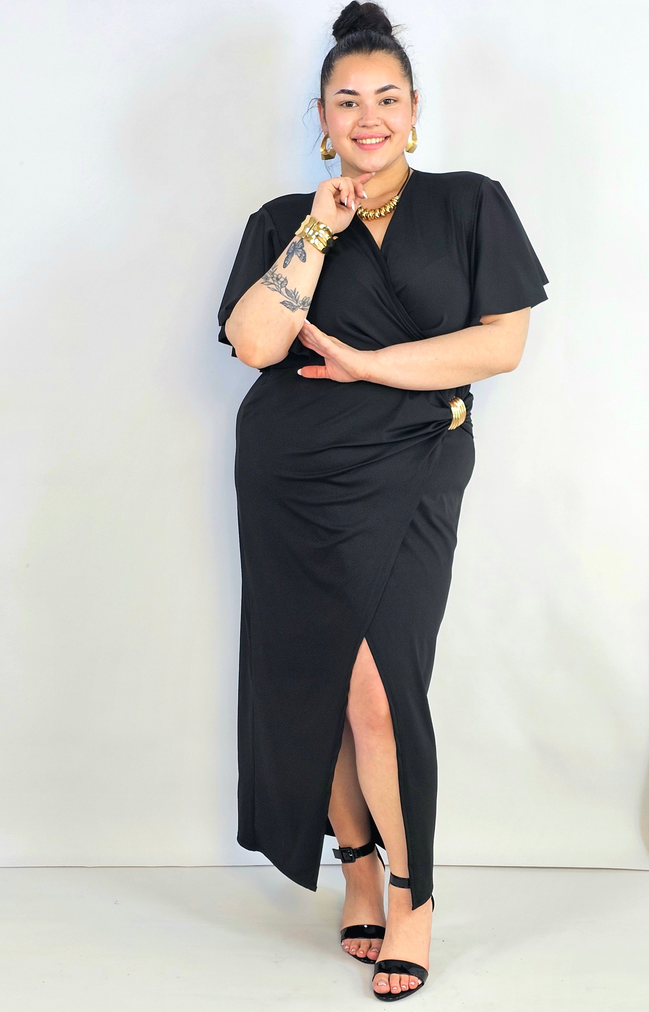 Sukienka plus size kopertowa z falbankowym rękawem – elegancja XXL Stylowa XL