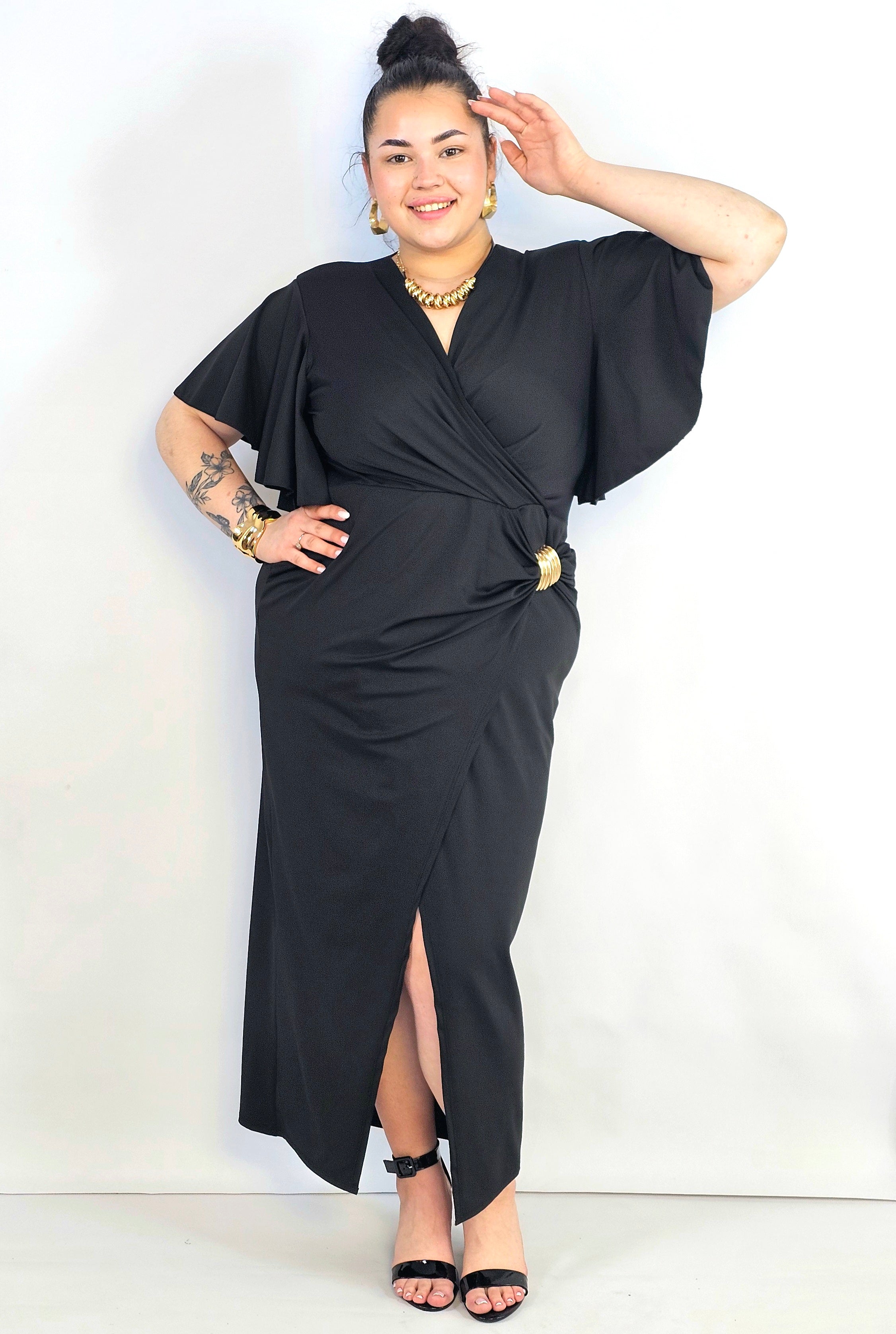 Sukienka plus size kopertowa z falbankowym rękawem – elegancja XXL Stylowa XL