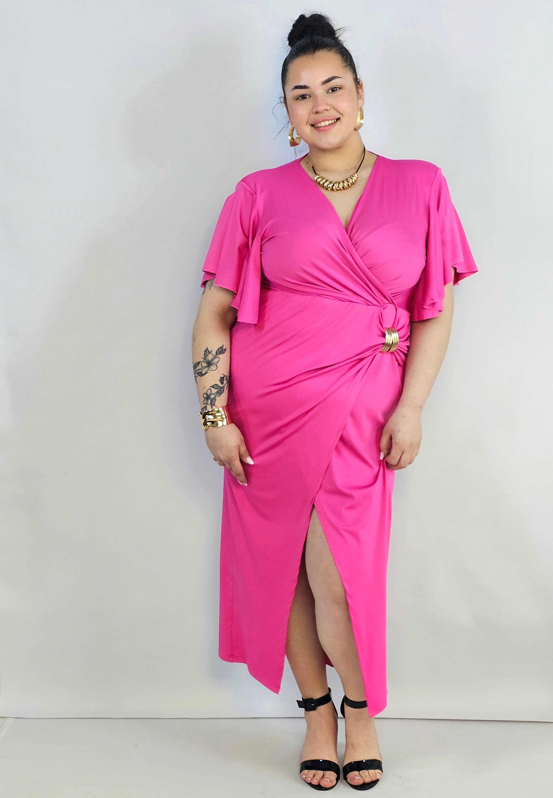 Sukienka plus size kopertowa z falbankowym rękawem – elegancja XXL Stylowa XL