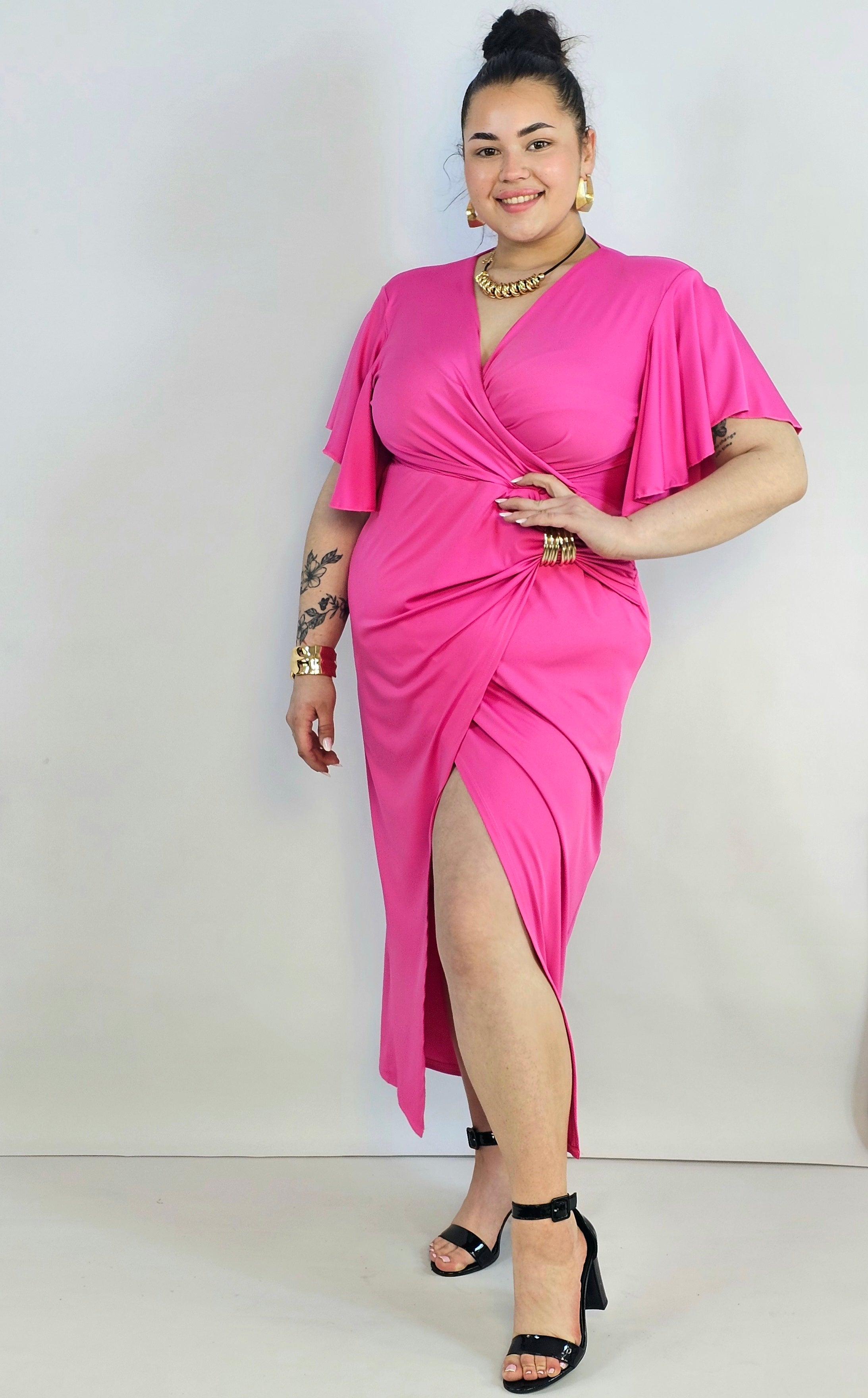 Sukienka plus size kopertowa z falbankowym rękawem – elegancja XXL Stylowa XL