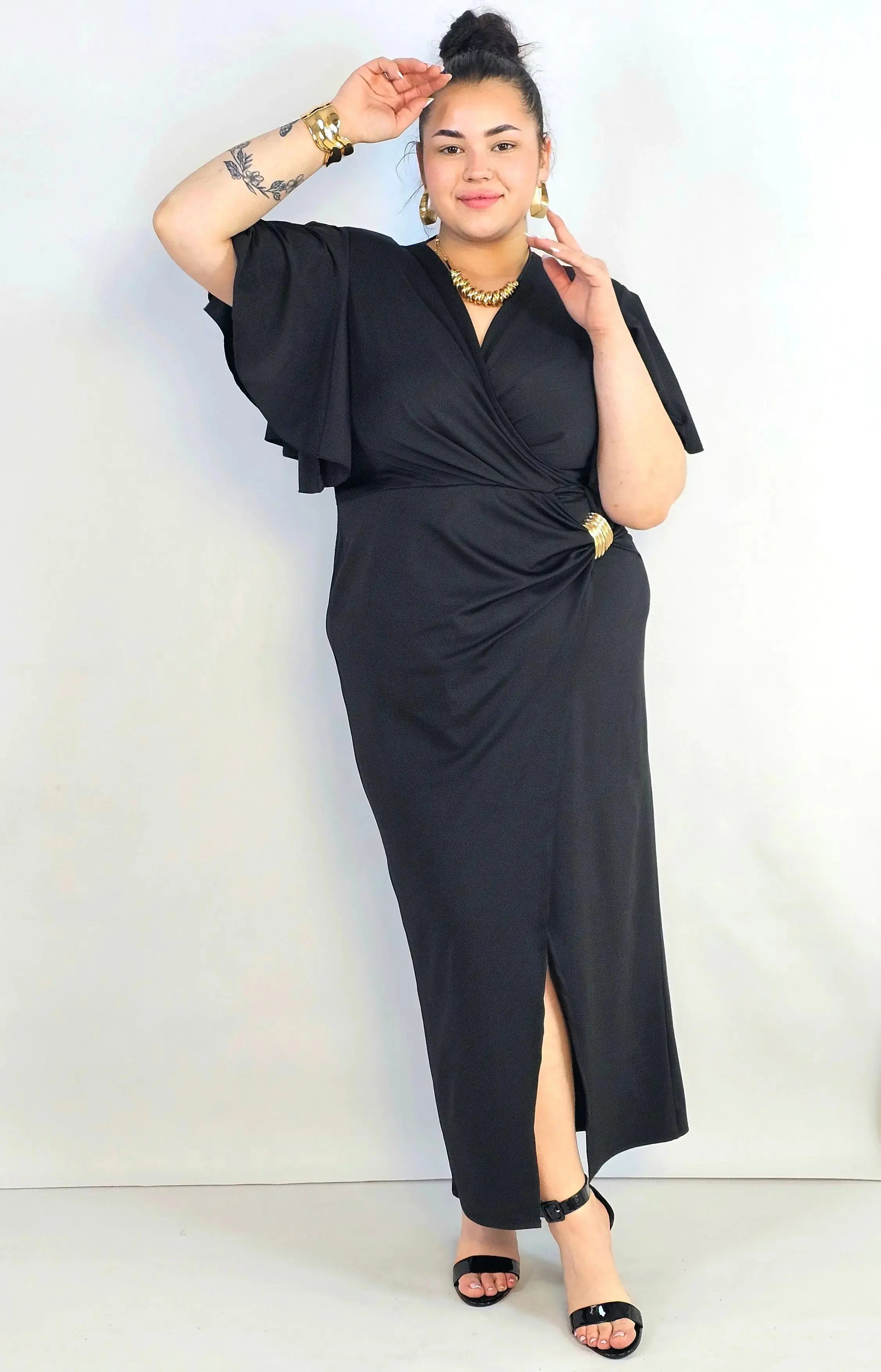 Sukienka plus size kopertowa z falbankowym rękawem – elegancja XXL Stylowa XL