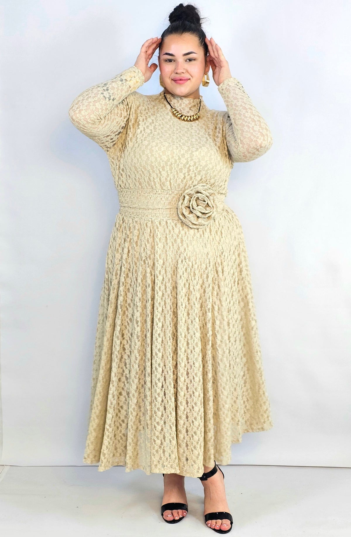 Sukienka plus size koronkowa – elegancja która zachwyca Stylowa XL