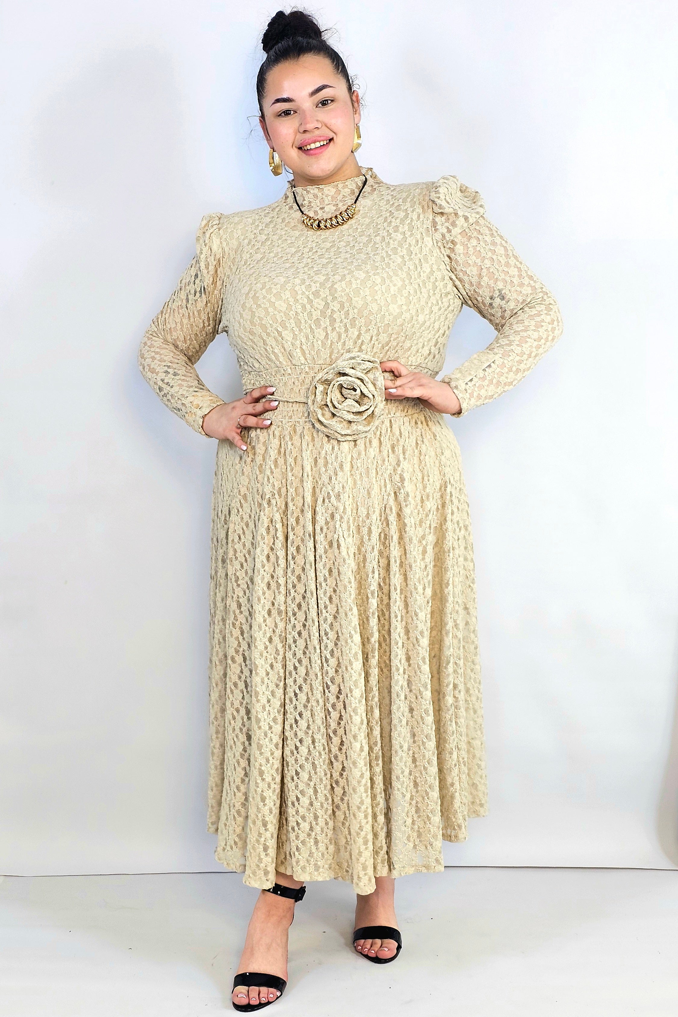 Sukienka plus size koronkowa – elegancja która zachwyca Stylowa XL