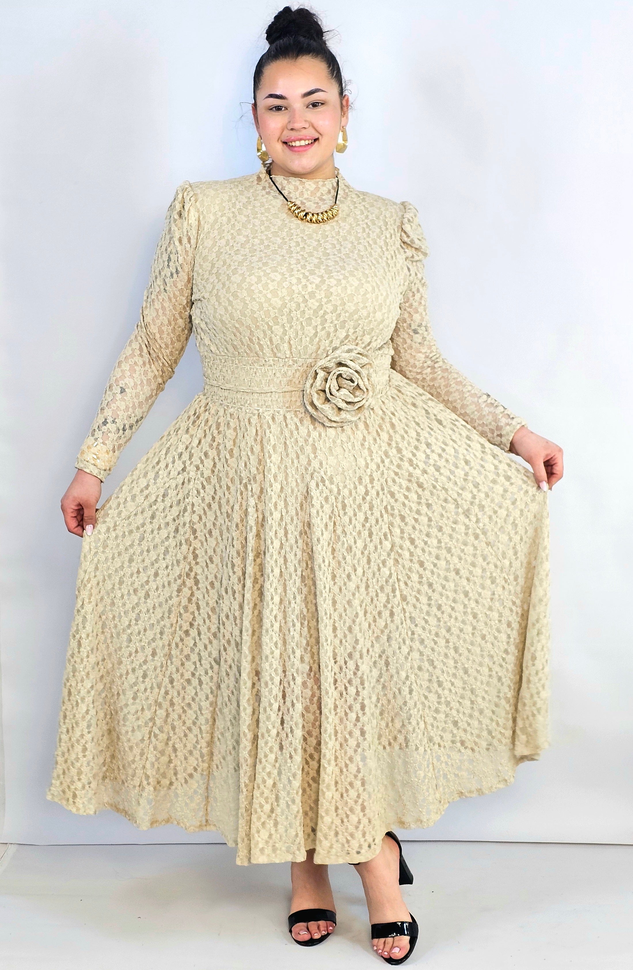 Sukienka plus size koronkowa – elegancja która zachwyca Stylowa XL