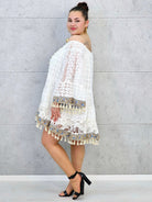 Sukienka plus size koronkowa boho z frędzlami – biała Stylowa XL