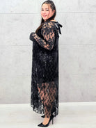 Sukienka plus size koronkowa czarna z cekinami – elegancka moda plus size Stylowa XL