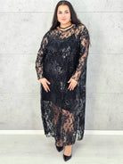 Sukienka plus size koronkowa czarna z cekinami – elegancka moda plus size Stylowa XL