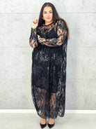 Sukienka plus size koronkowa czarna z cekinami – elegancka moda plus size Stylowa XL