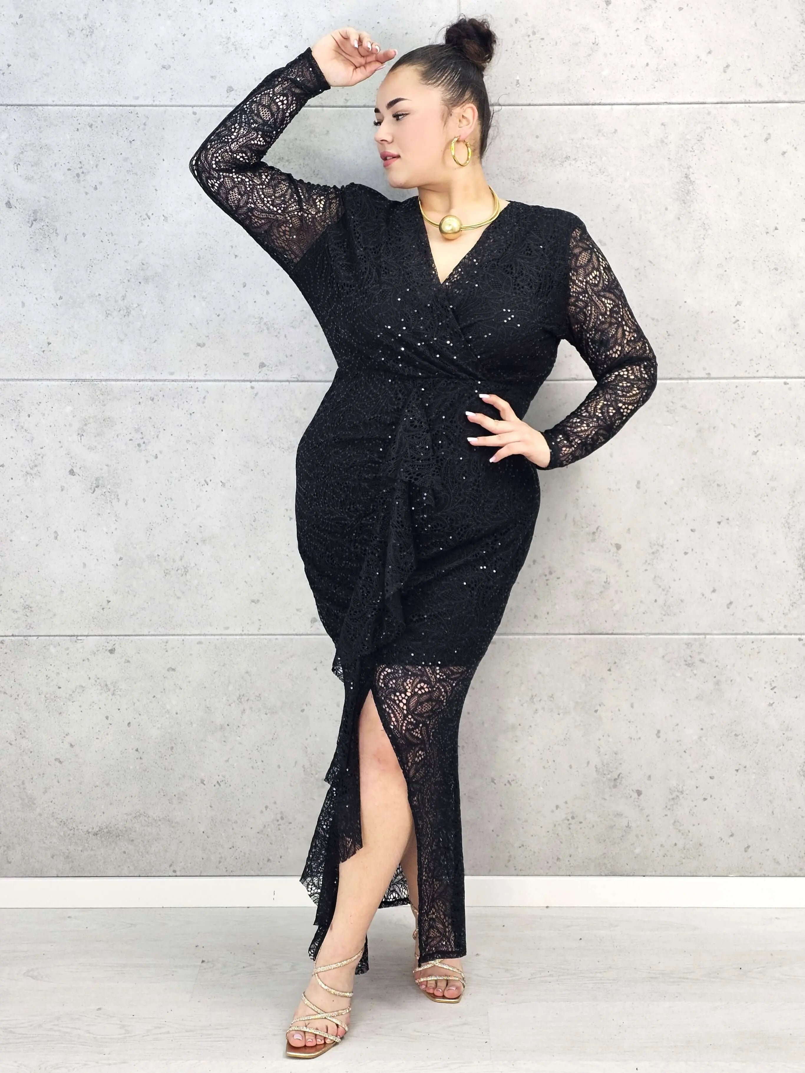 Sukienka plus size koronkowa maxi z połyskiem – elegancja na wyjątkowe okazje Stylowa XL