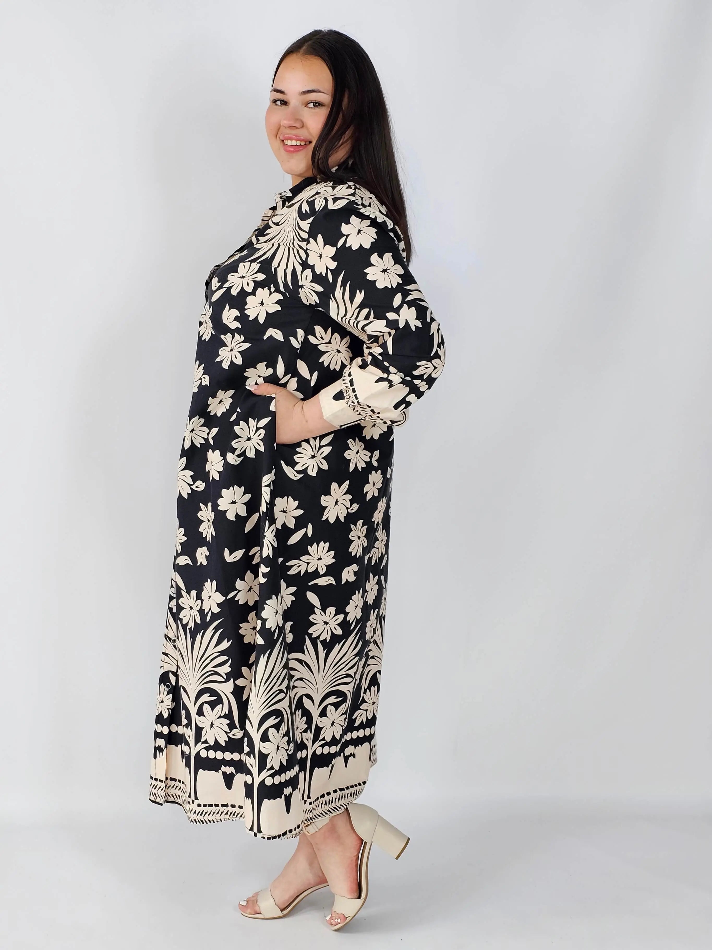Sukienka plus size koszulowa w kwiatowy wzór – elegancka i wygodna Stylowa XL