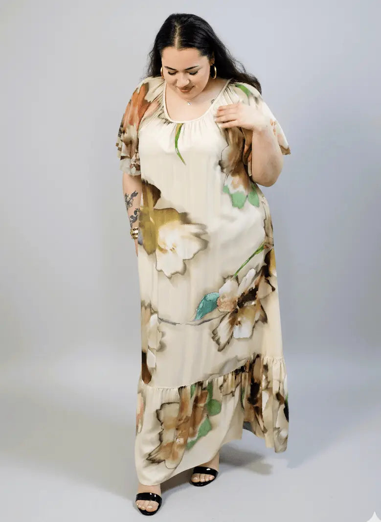 Sukienka plus size maxi beżowa w kwiaty – elegancka sukienka XXL z falbaną Stylowa XL