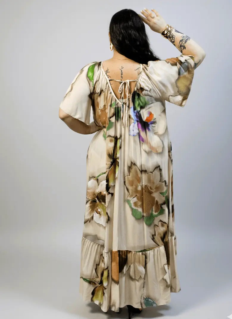 Sukienka plus size maxi beżowa w kwiaty – elegancka sukienka XXL z falbaną Stylowa XL