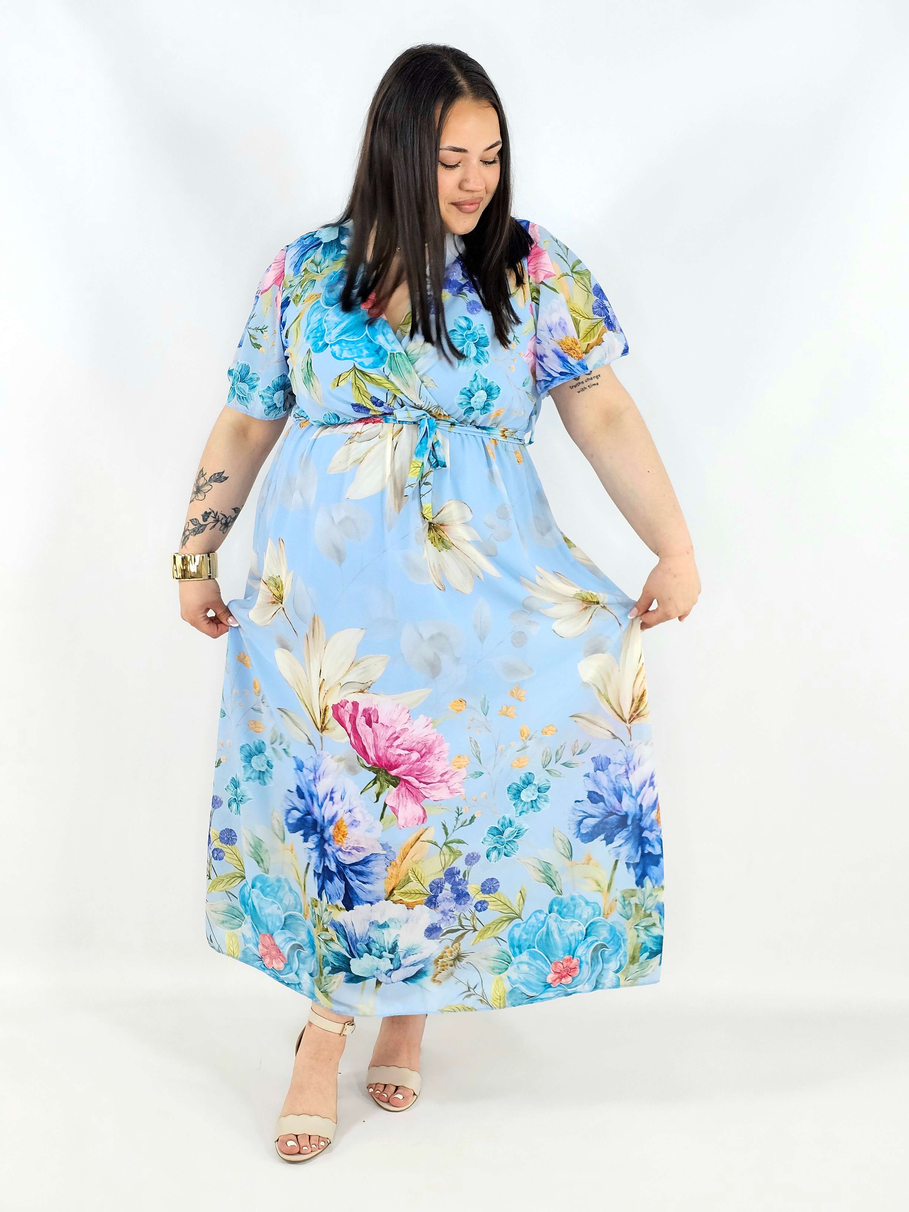 Sukienka plus size maxi błękitna w kwiaty XXL – idealna na komunię i wesele Stylowa XL