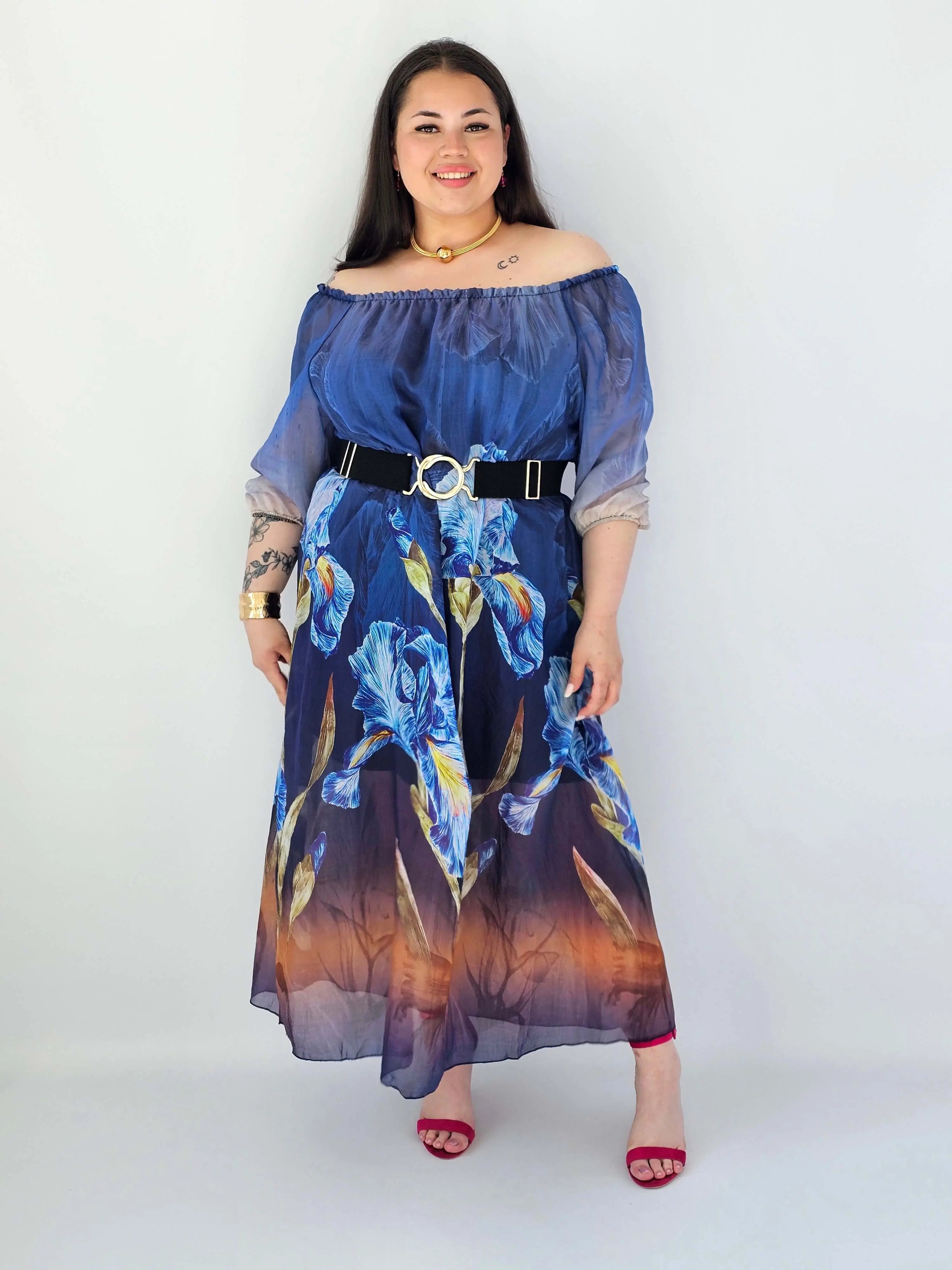 Sukienka plus size maxi hiszpanka z kwiatowym printem w odcieniach niebieskiego Stylowa XL