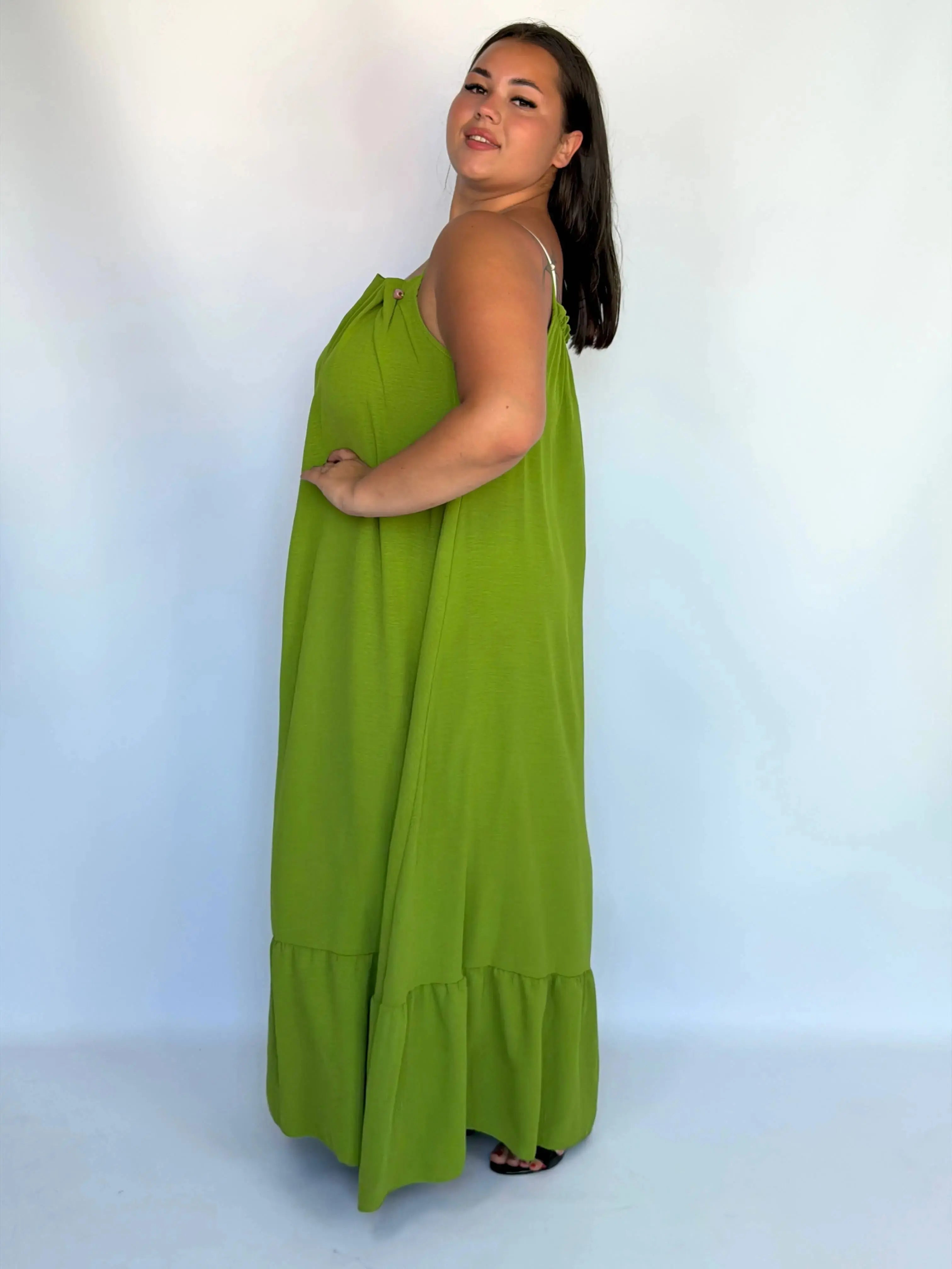 Sukienka plus size maxi na ramiączkach – lekka i kobieca propozycja na lato Stylowa XL