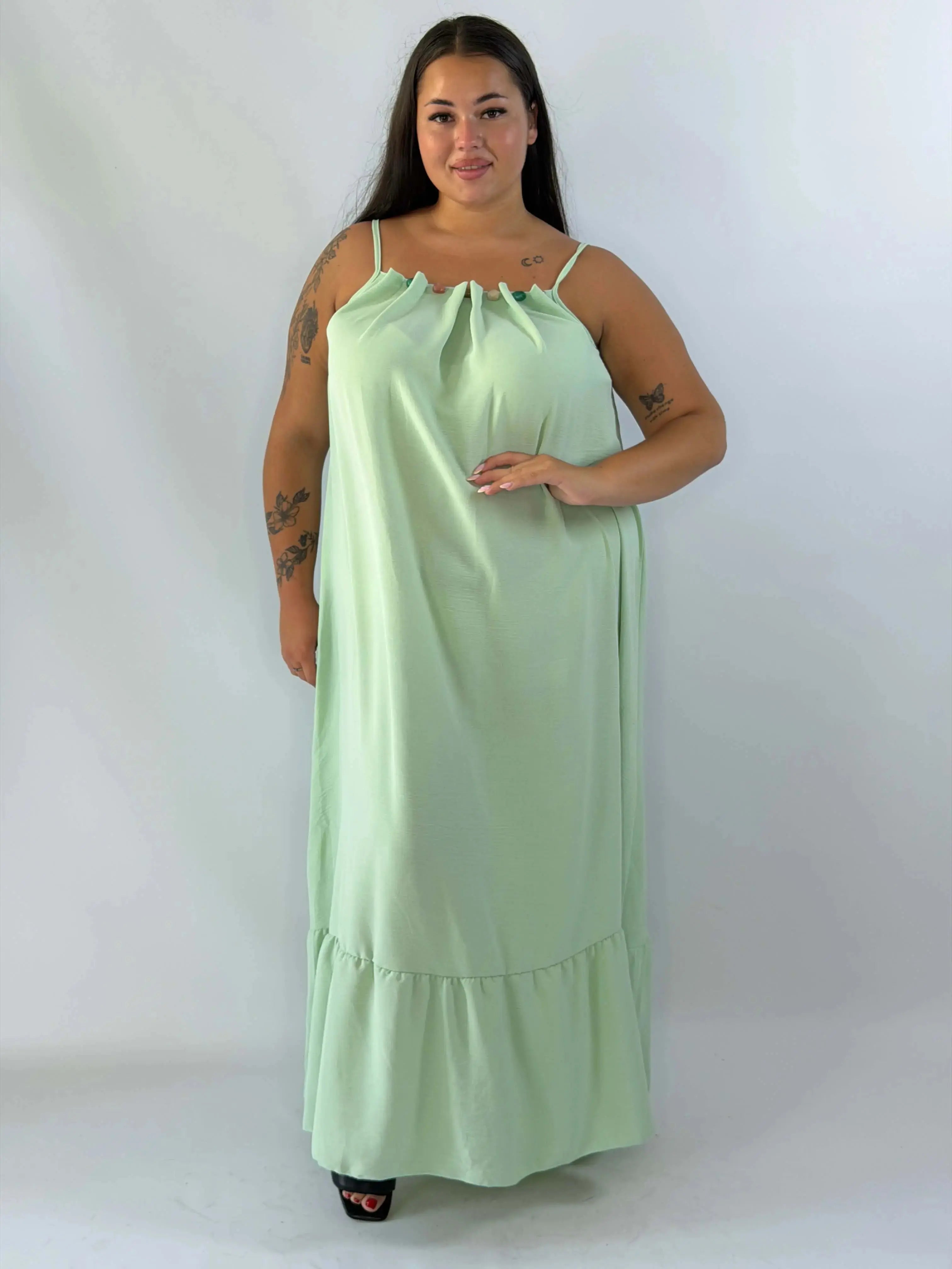 Sukienka plus size maxi na ramiączkach – lekka i kobieca propozycja na lato Stylowa XL