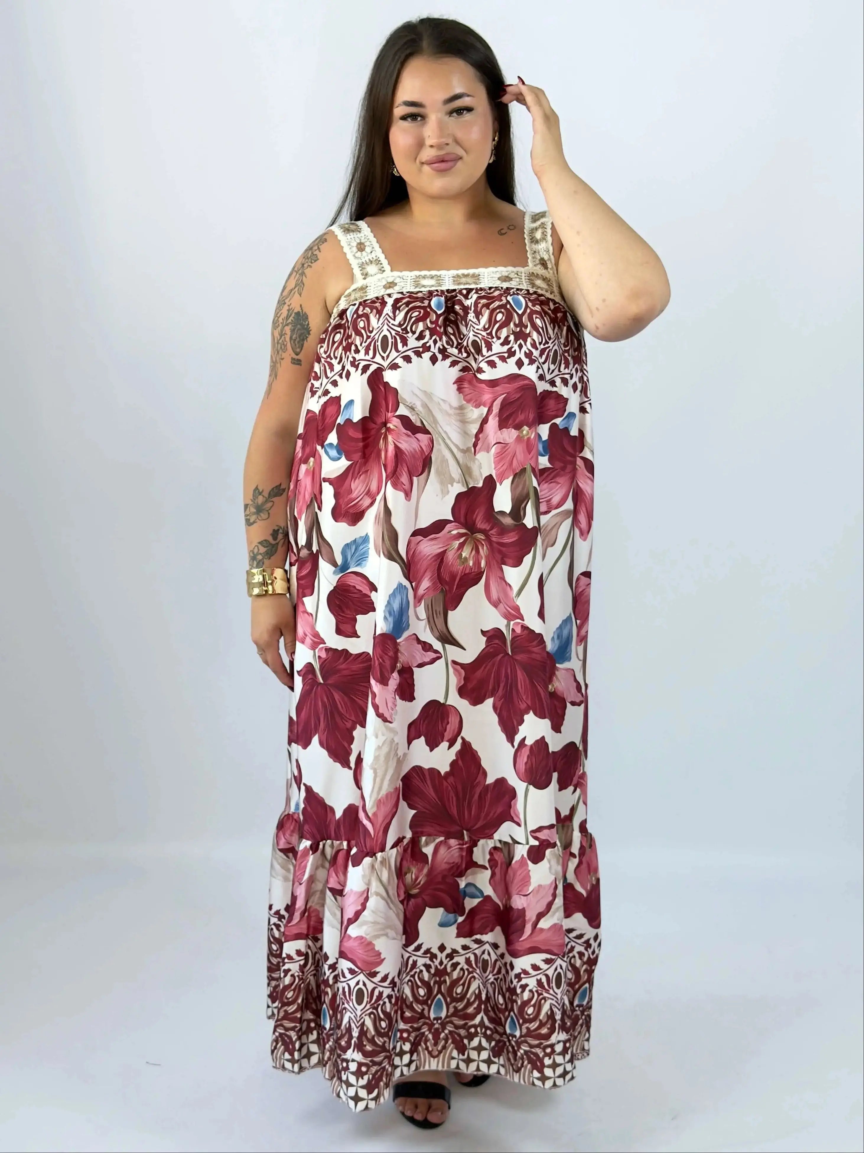 Sukienka plus size maxi na szerokich ramiączkach Stylowa XL