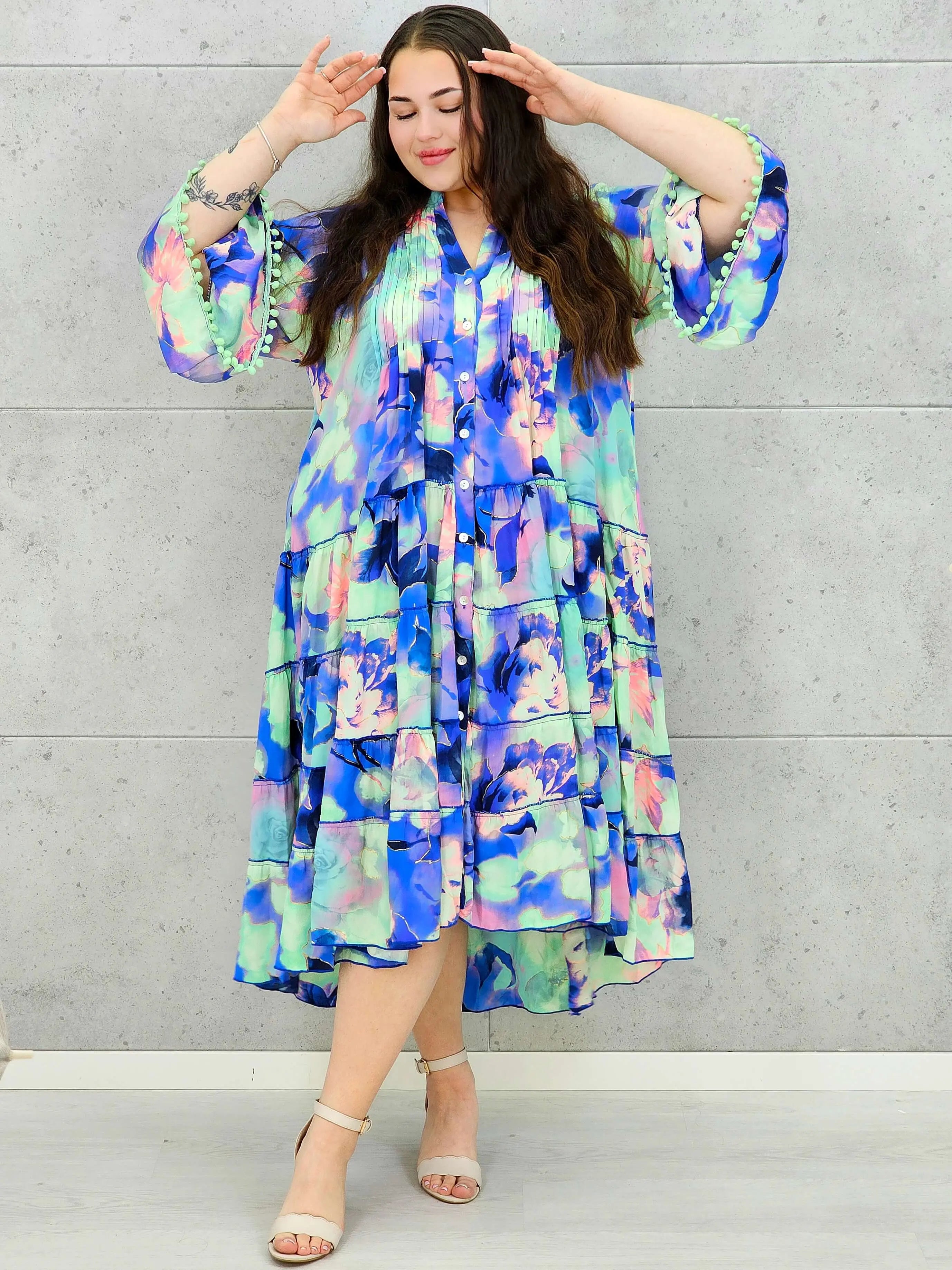 Sukienka plus size maxi oversize w malarskie printy – kilka wersji kolorystycznych Stylowa XL
