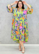 Sukienka plus size maxi oversize w malarskie printy – kilka wersji kolorystycznych Stylowa XL