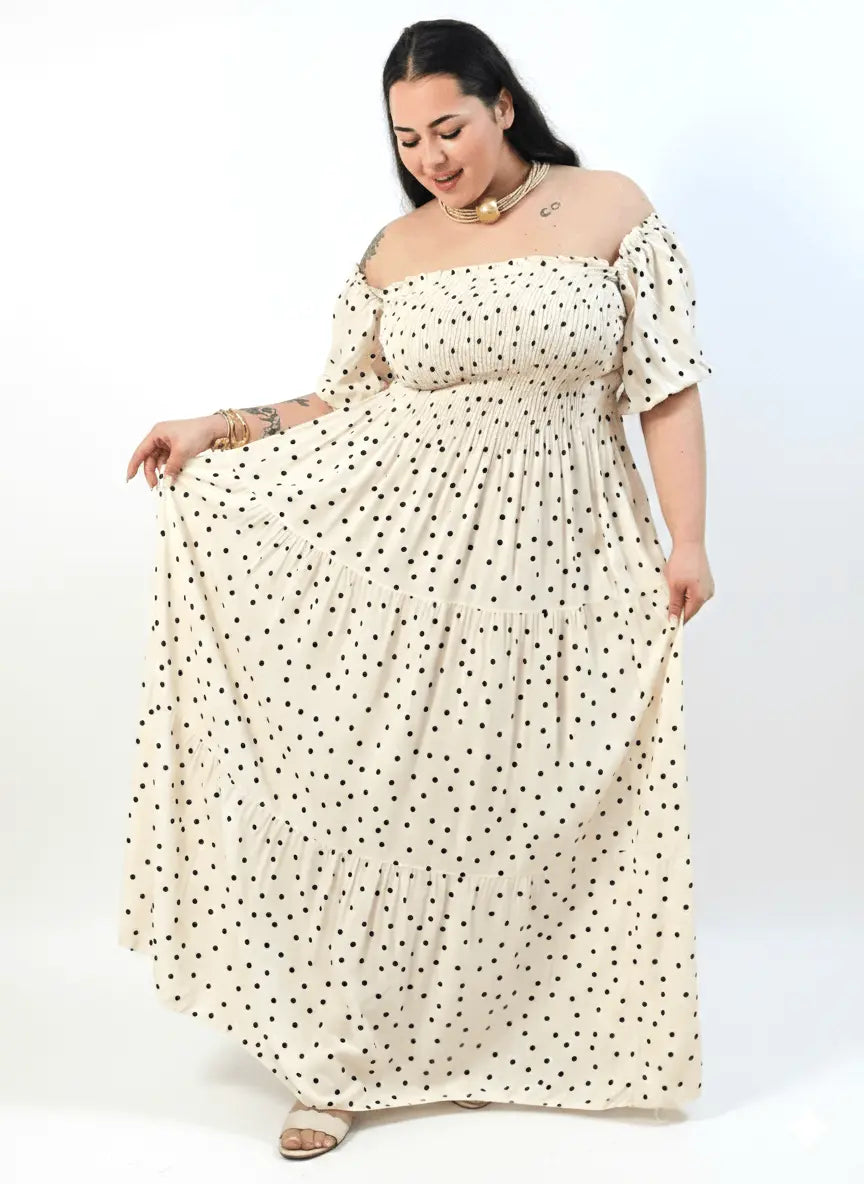 Sukienka plus size maxi w grochy – hiszpanka z marszczeniem XXL Stylowa XL