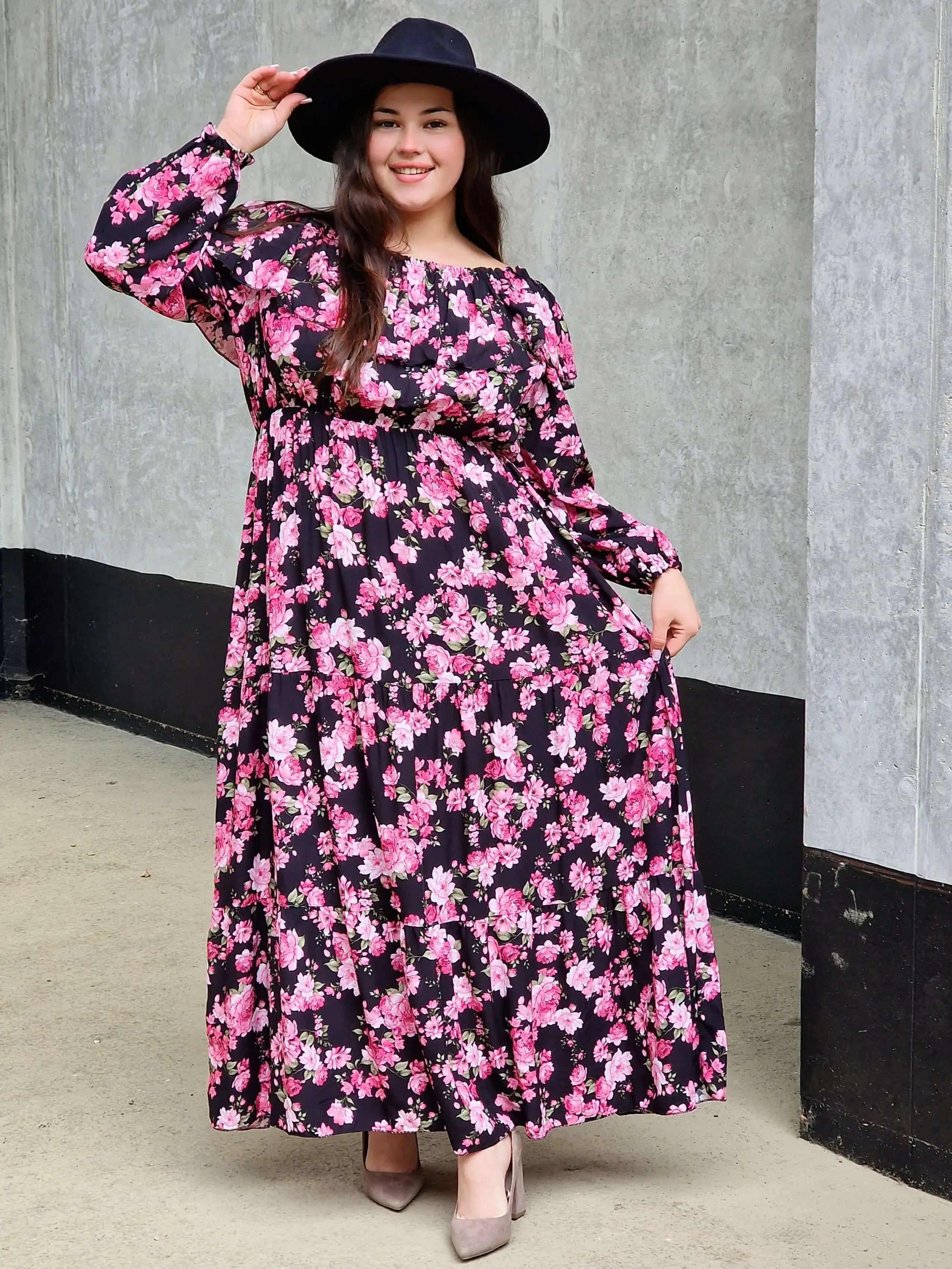 Sukienka plus size maxi w kwiaty – elegancka, kobieca i wygodna Stylowa XL