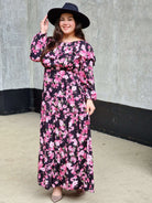 Sukienka plus size maxi w kwiaty – elegancka, kobieca i wygodna Stylowa XL